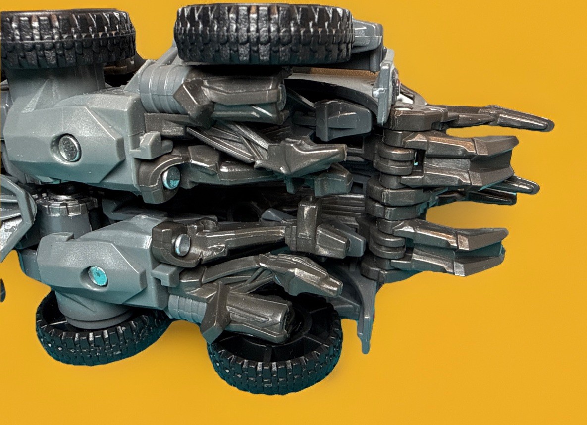 Transformers Series 95 Buzzworthy Bumblebee NEST Bone Crusher