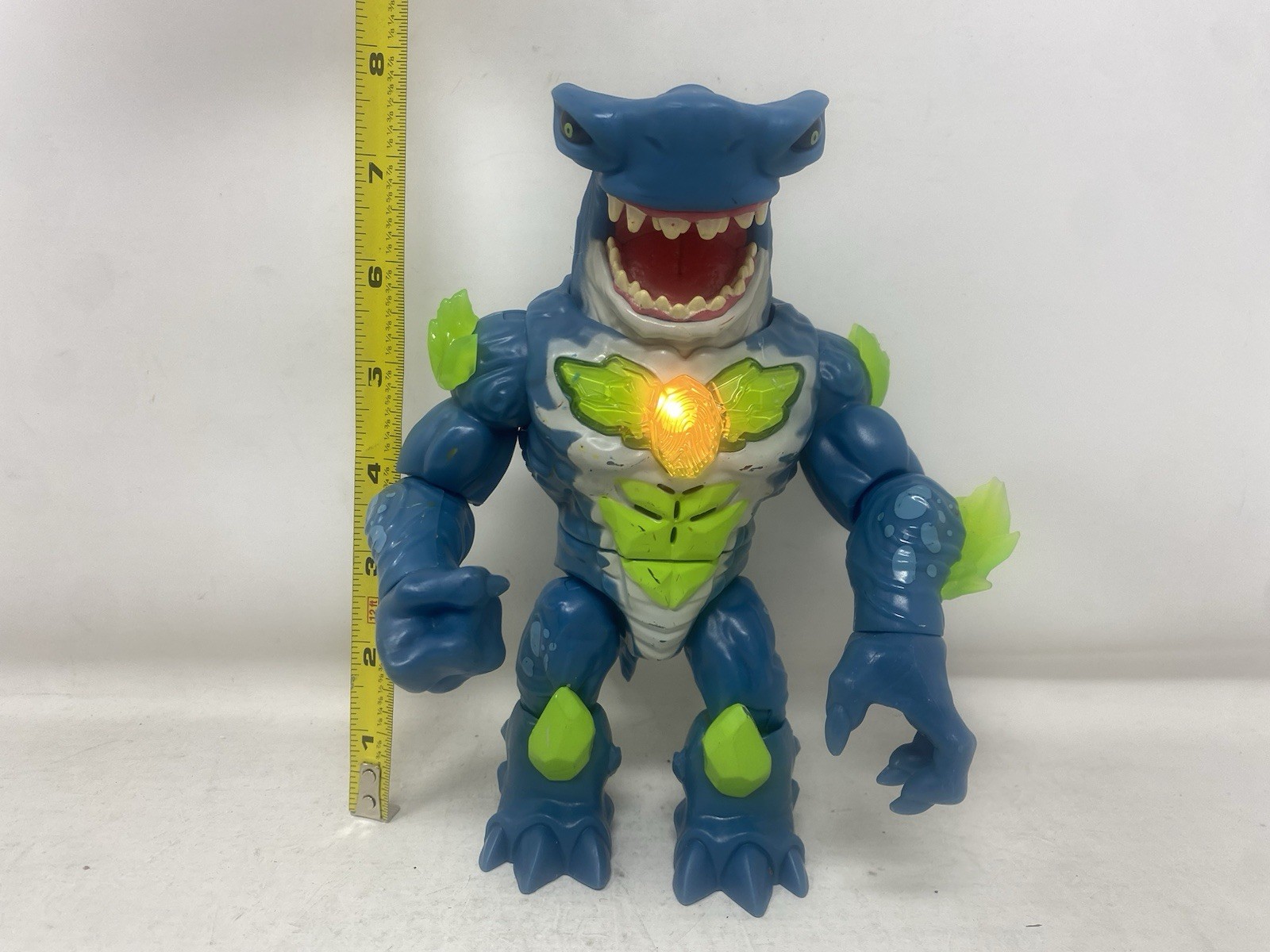 Beast Lab Shark Beast Creator Experinment Action Figure Toy Works W/ Batteries