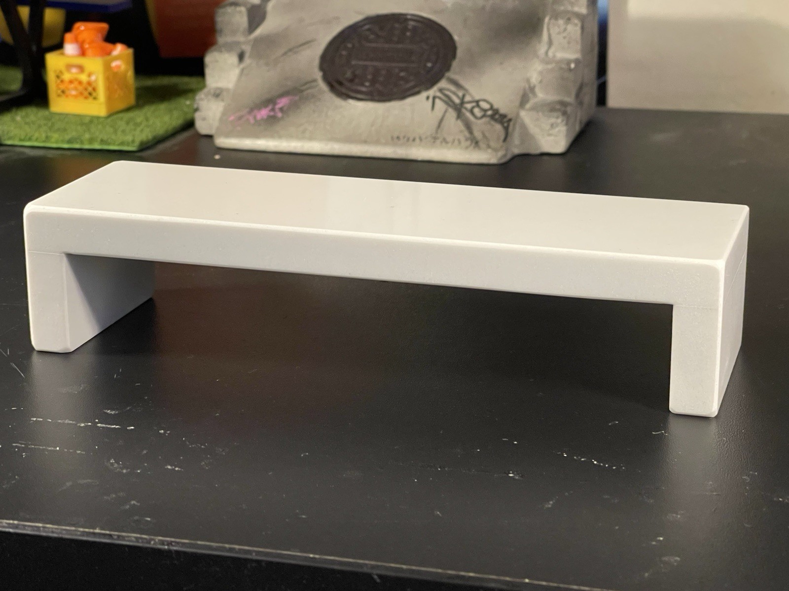White Marble Professional Fingerboard Flat Bench 8&Prime;