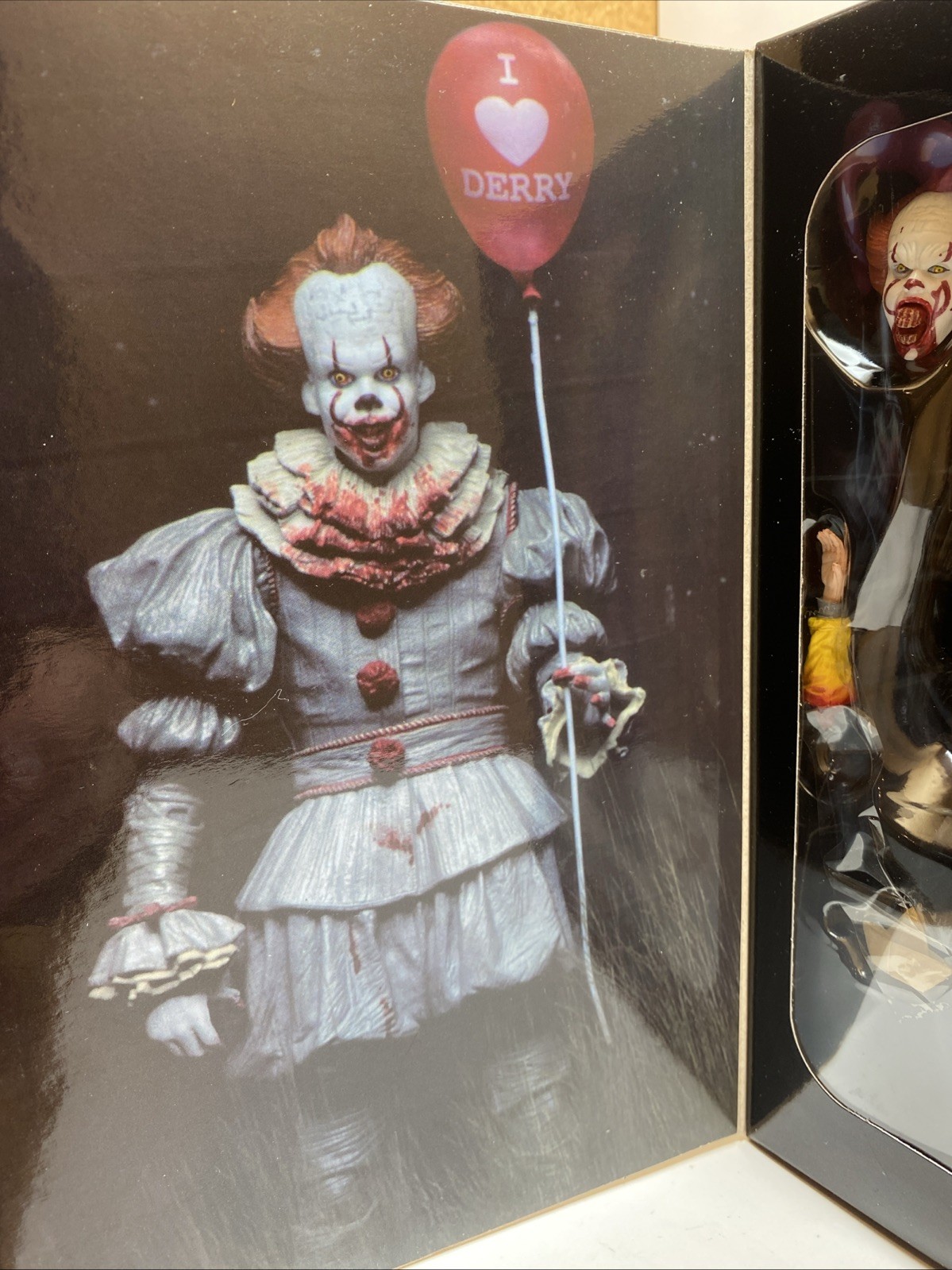 NECA IT Movie You&rsquo;ll Float Too Ultimate 7” Pennywise Horror Action Figure Derry