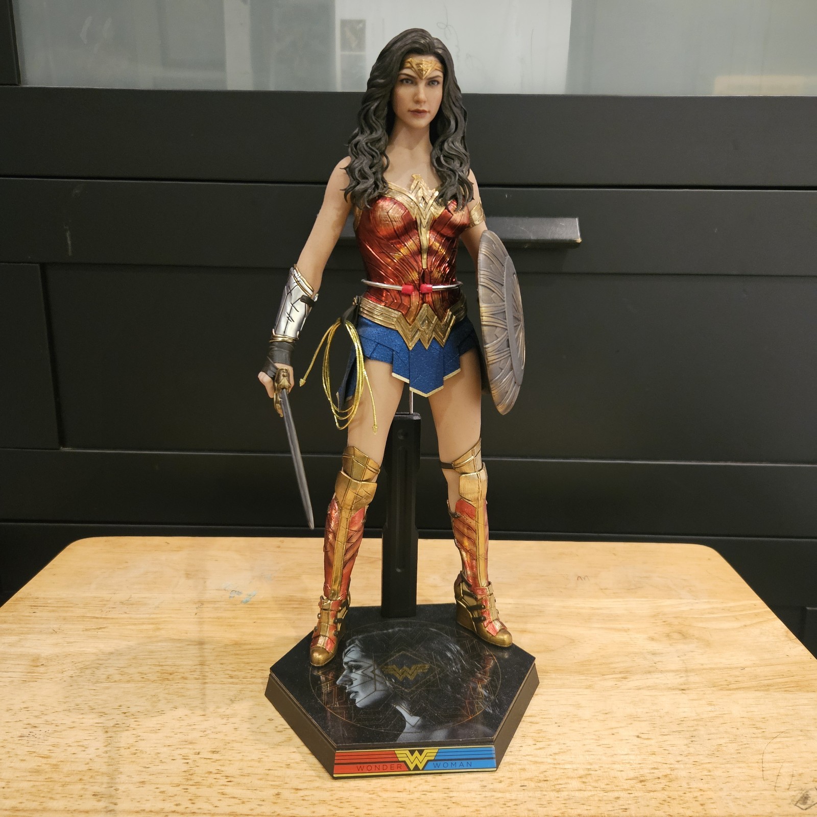 Wonder Woman 1984 Diana Prince 1/6 Figure Hot Toys + Godkiller Sword And More
