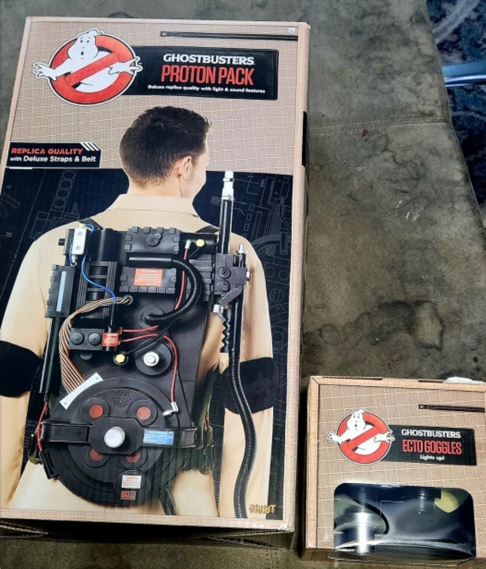 Deluxe Ghost Trap, Proton Pack, Ecto Goggles, PKE Meter & Walkie – Ghostbusters