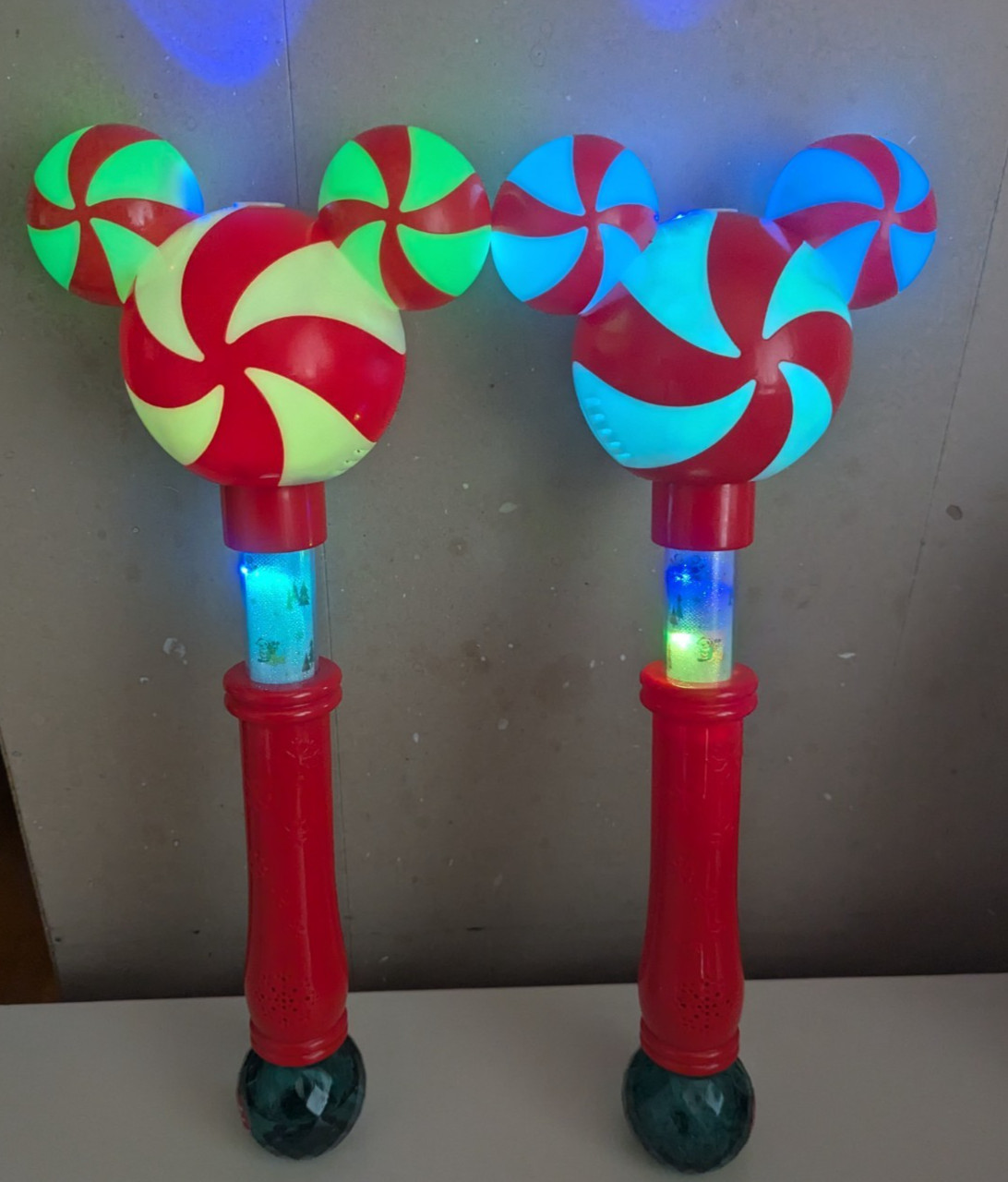 DISNEY Mickey Mouse Peppermint SCENTED Swirl HOLIDAY BUBBLE WAND Light Up MUSIC