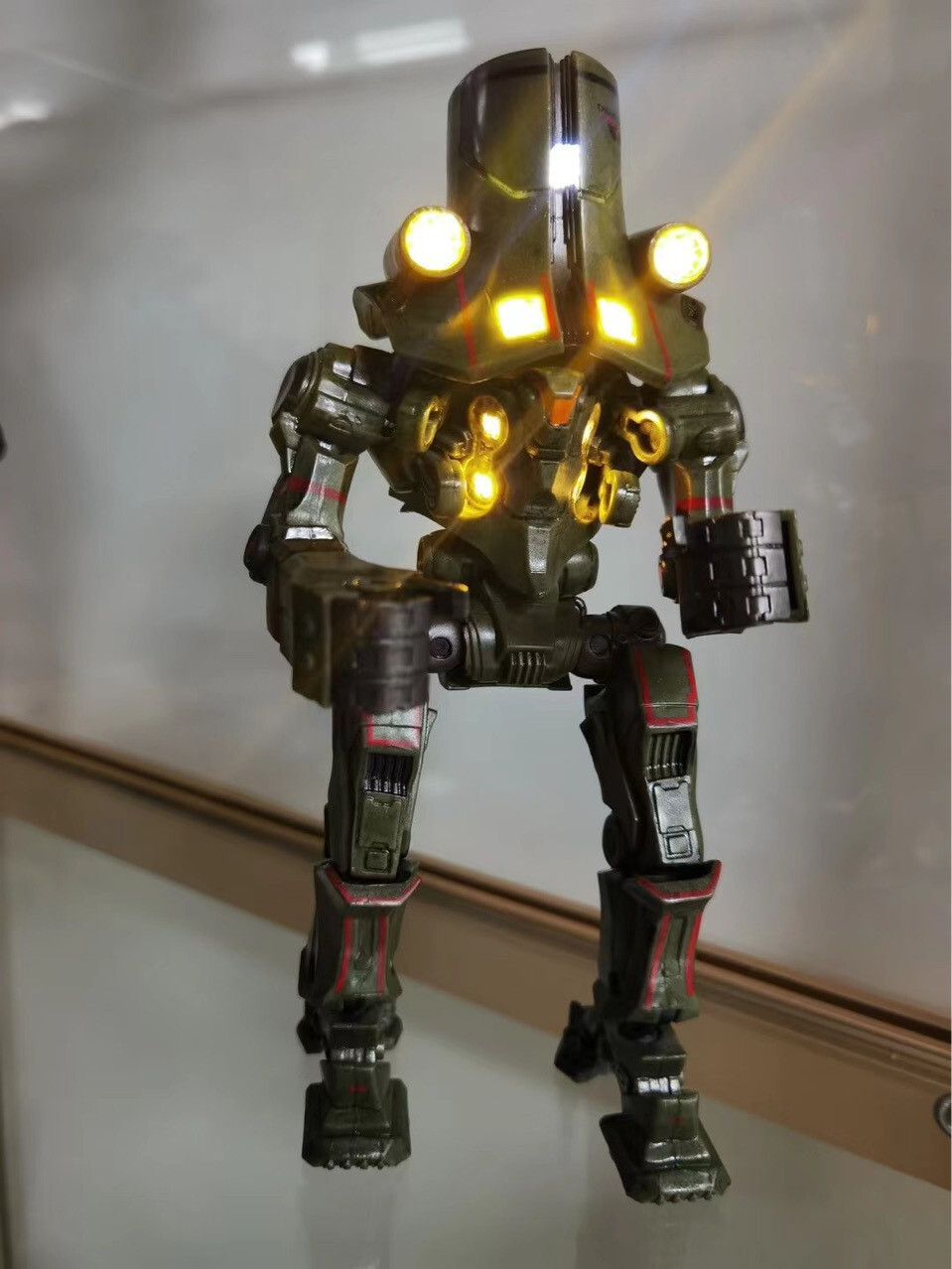 Cherno Alpha Jaeger 7&Prime; Movable Action Figure w/LED Toy Statue Pacific Rim in Box
