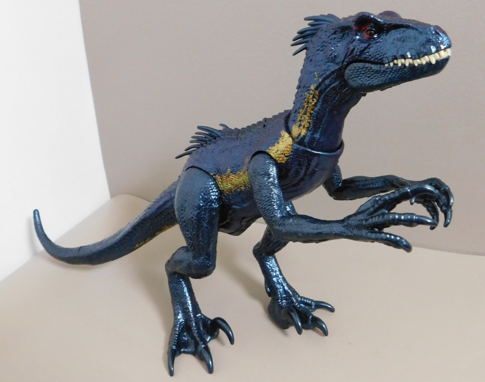 Jurassic World Track &lsquo;n Attack Indoraptor Action Figure Lights & Sounds Dinosaur