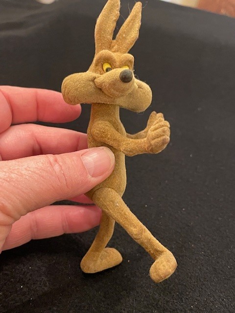 6&Prime; Wile E Coyote 1968 Flocked Poseable Action Figure (Perfect condition)