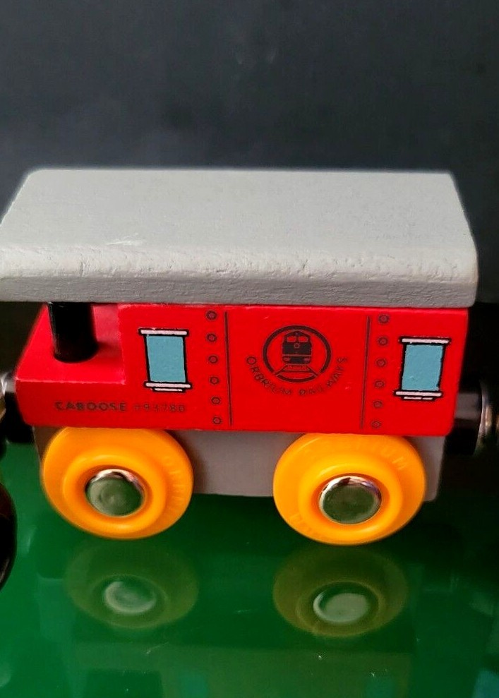 Train Mountain Express Orbrium Railways Wooden Magnet Toy Lot 2 Engines + 3 cars
