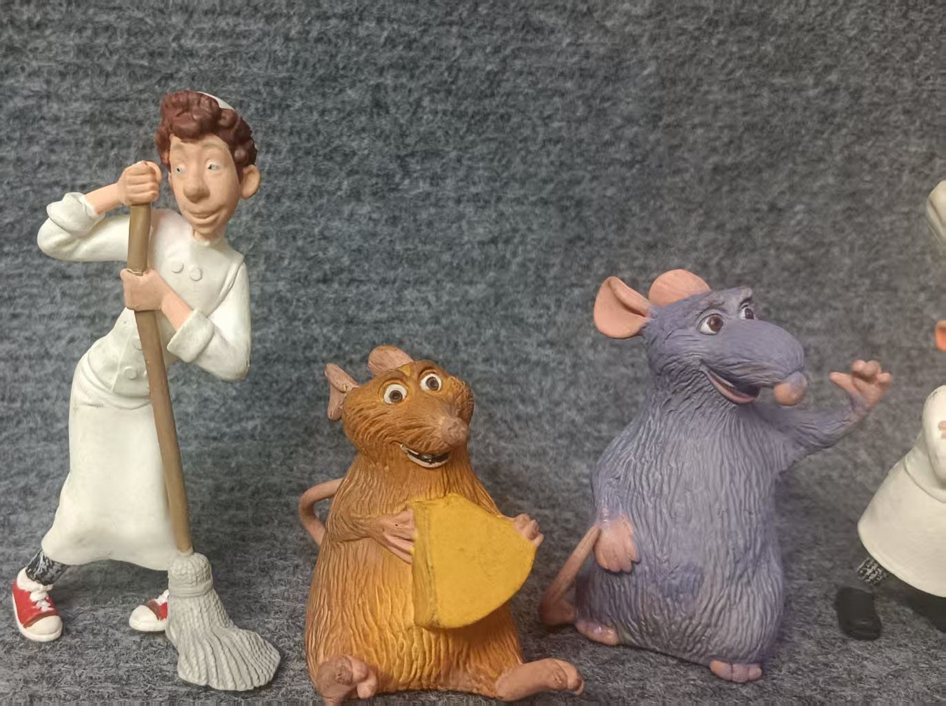 Disney Ratatouille Figures Set (4pcs) – Linguini, Remy, Emile, Skinner 3&Prime;-4&Prime;high