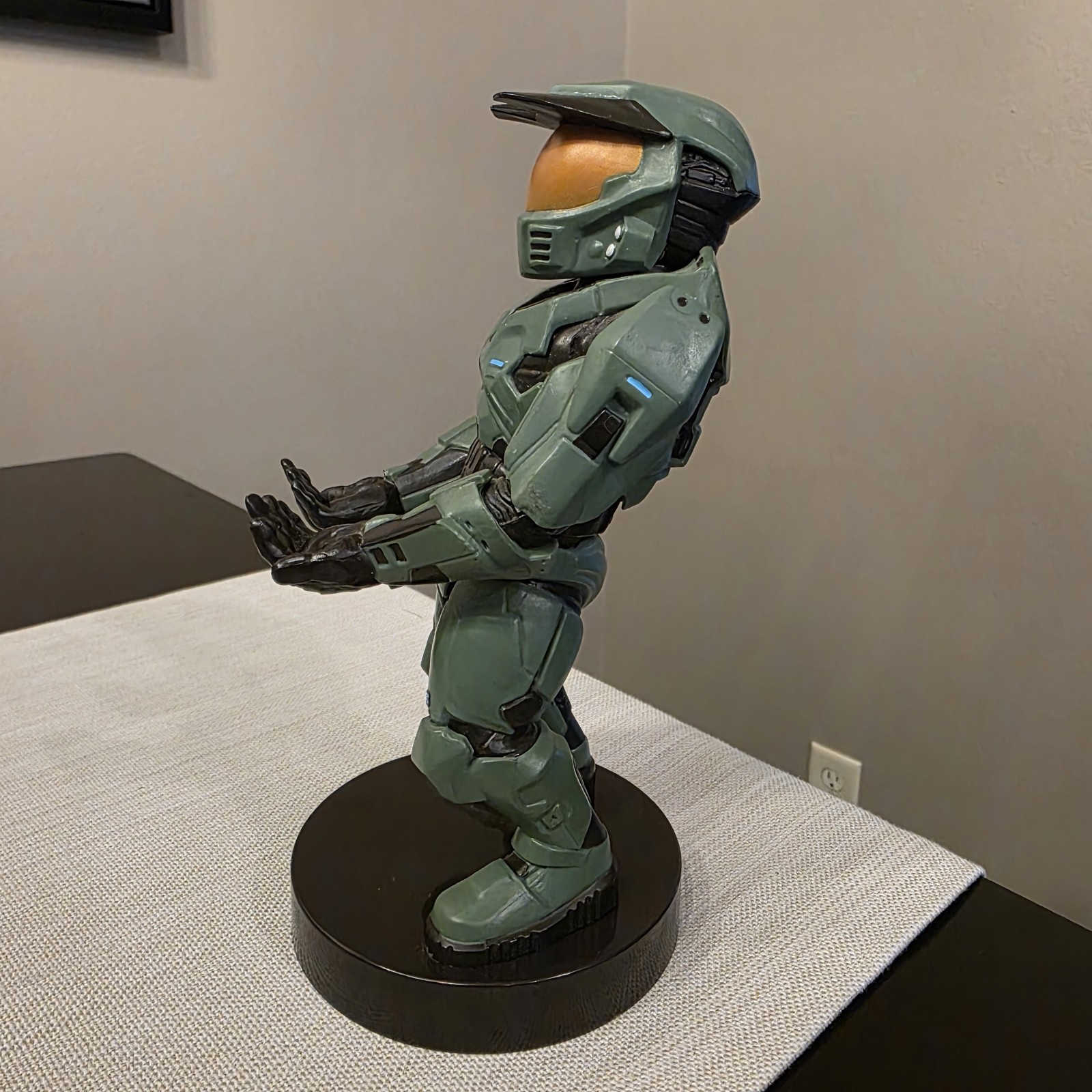 Cable Guys Halo Infinite Master Chief phone and controller holder Figure
