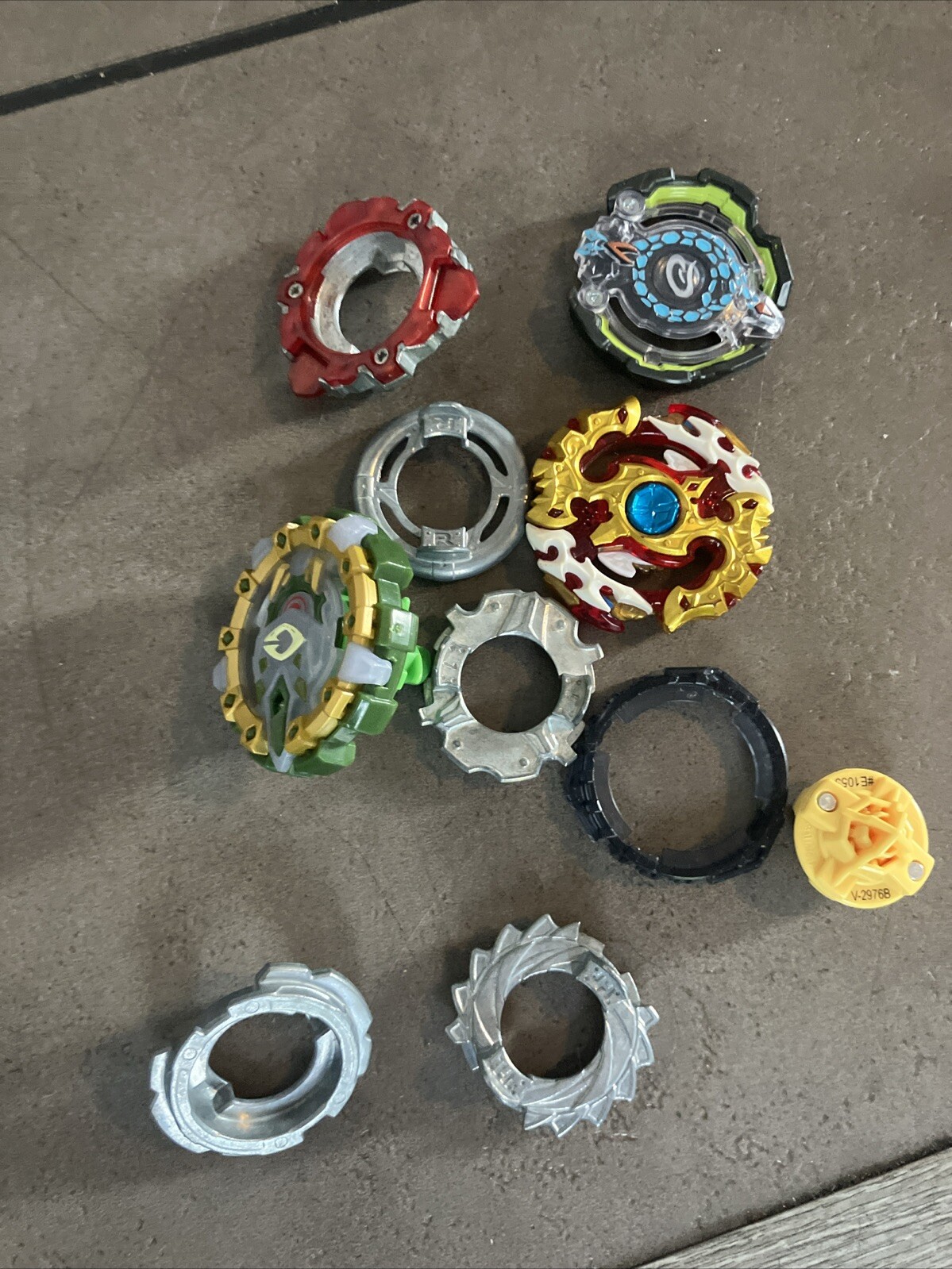 Beyblade Battle-REPLACEMENT TOPS and Bottoms Selling Entire Lot PARTS B4