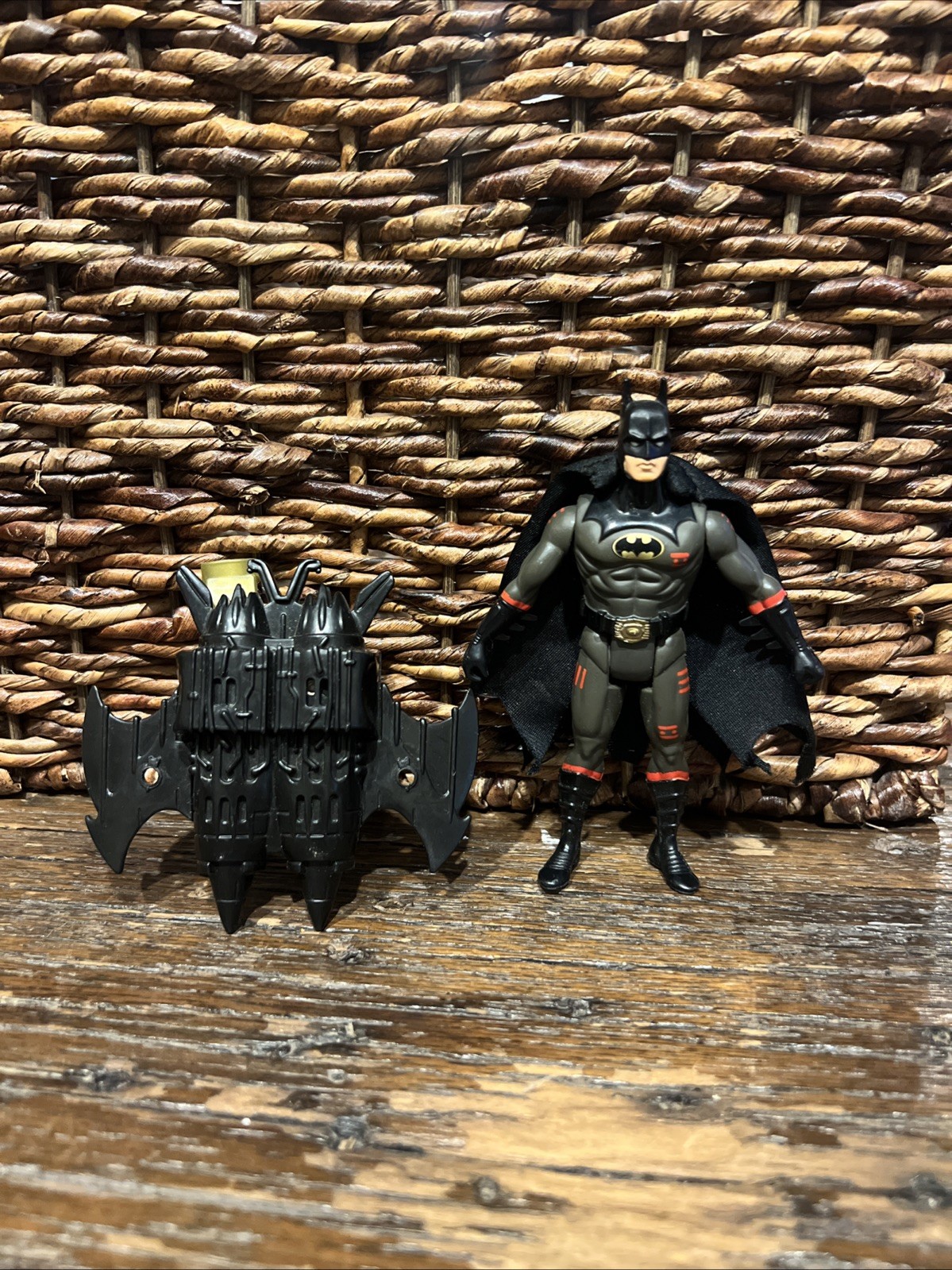Batman Forever Deluxe Attack Wing Batman Figure 1995 Kenner W/ Backpack No Belt