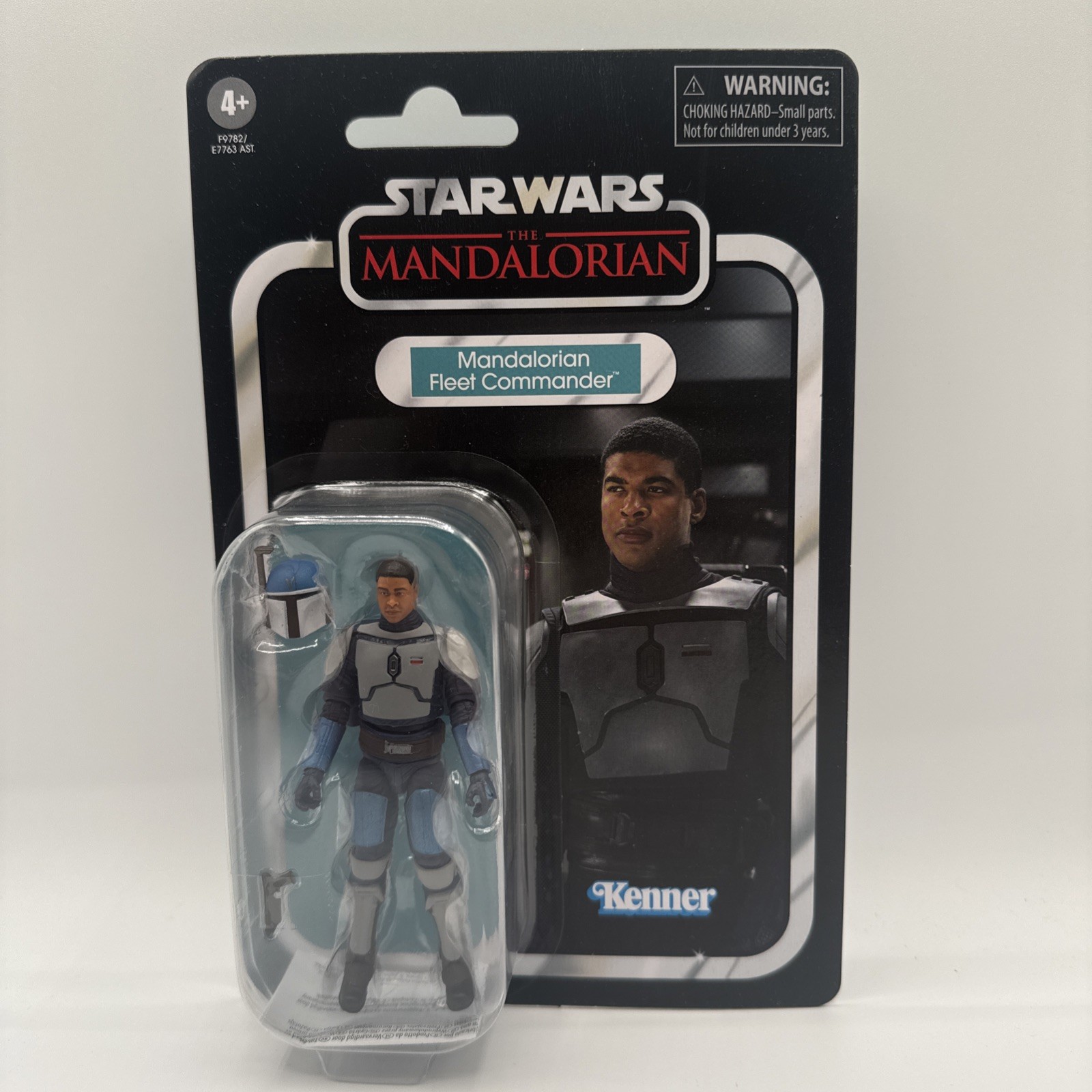 Star Wars The Vintage Collection Mandalorian Fleet Commander 3.75&Prime; Figure VC314