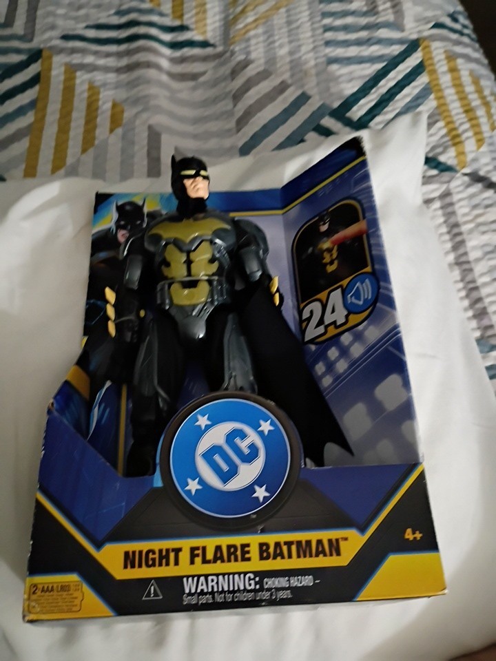 DC Comics, Batman Night Flare 12&Prime; Light Up Action Figure with 24 Sounds & Phrase