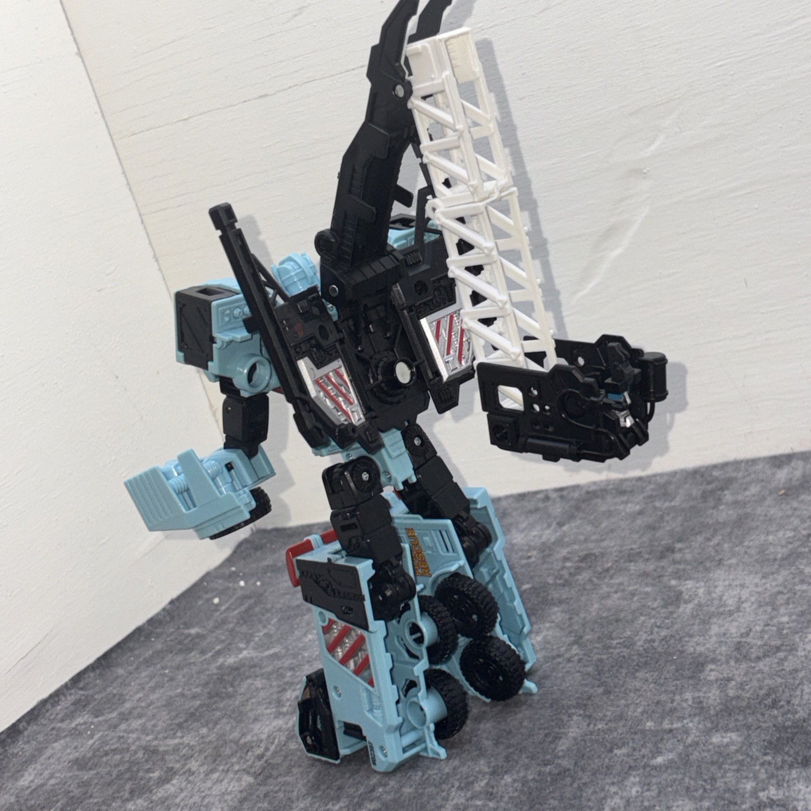 Transformers Generations: Combiner Wars – Protectobot HOT SPOT Incomplete