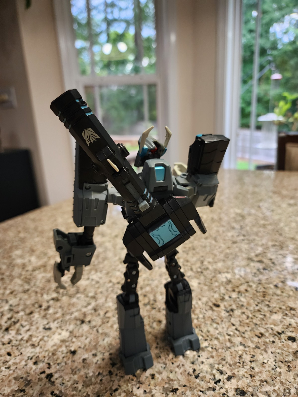 Hasbro Transformers Animated Voyager – Shockwave Action Figure