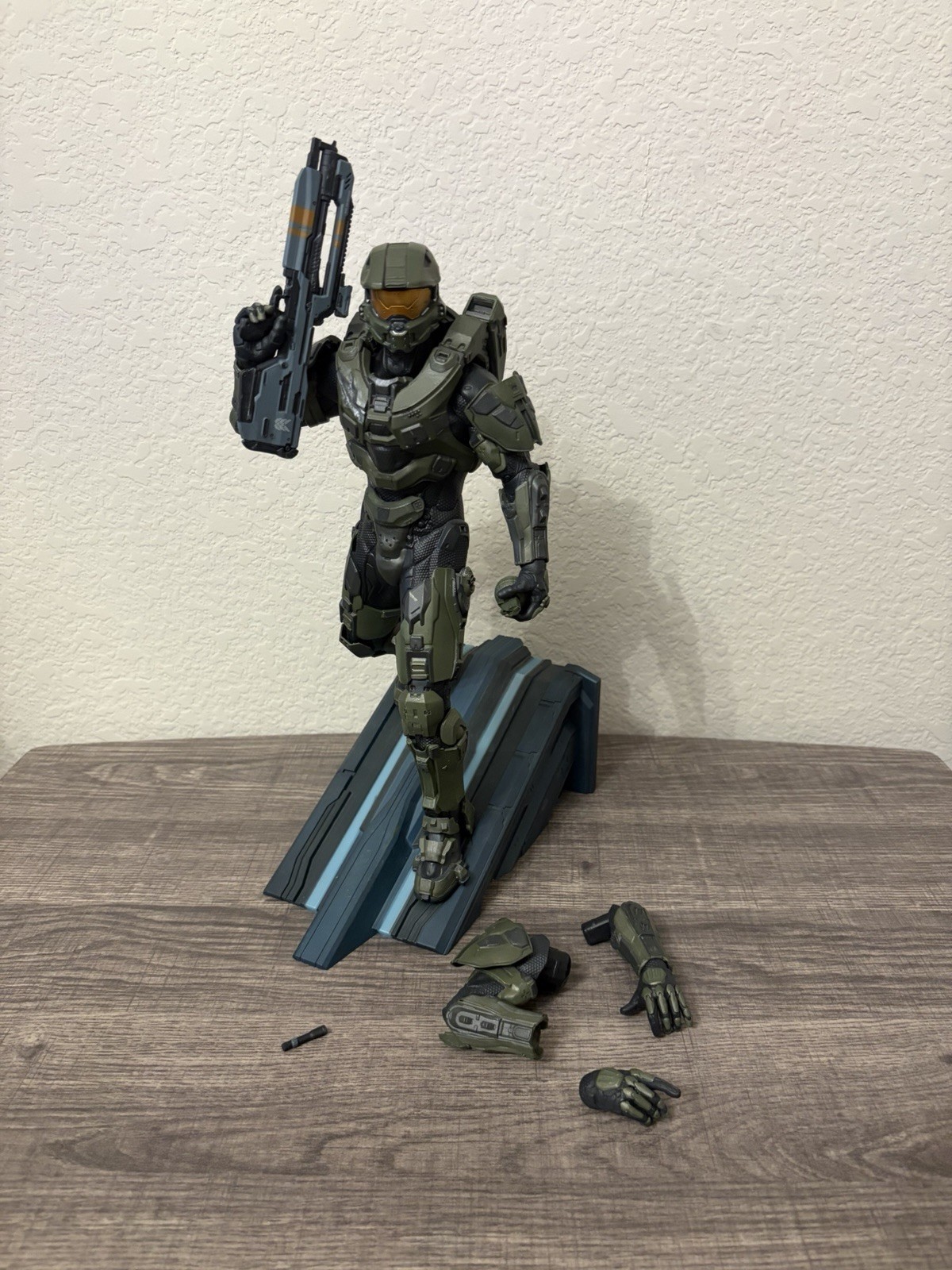 Halo 4 Master Chief Kotobukiya Statue READ DESCRIPTION !
