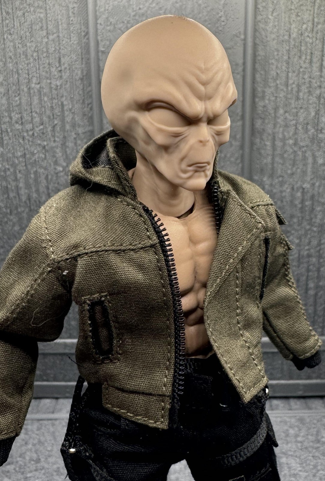1/6 Scale Head [Unpainted]: Gray Alien (Neutral Expression)