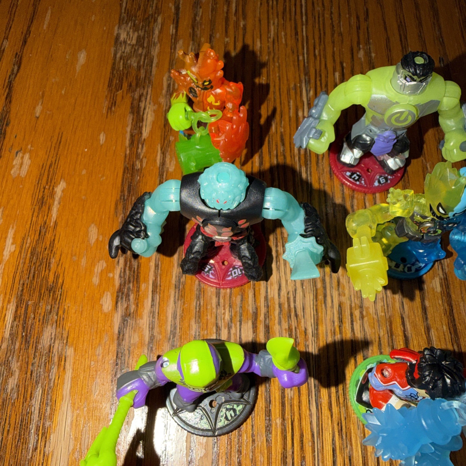 Akedo Ultimate Arcade Warriors Legends Of Akedo Lot Of 10 Figures 2 controllers