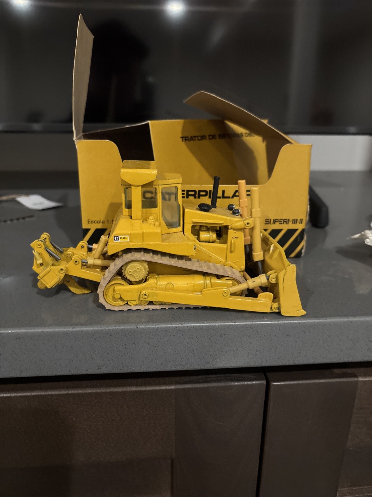 CAT D8L ARPA Bulldozer Diecast Construction Vehicle 1/50
