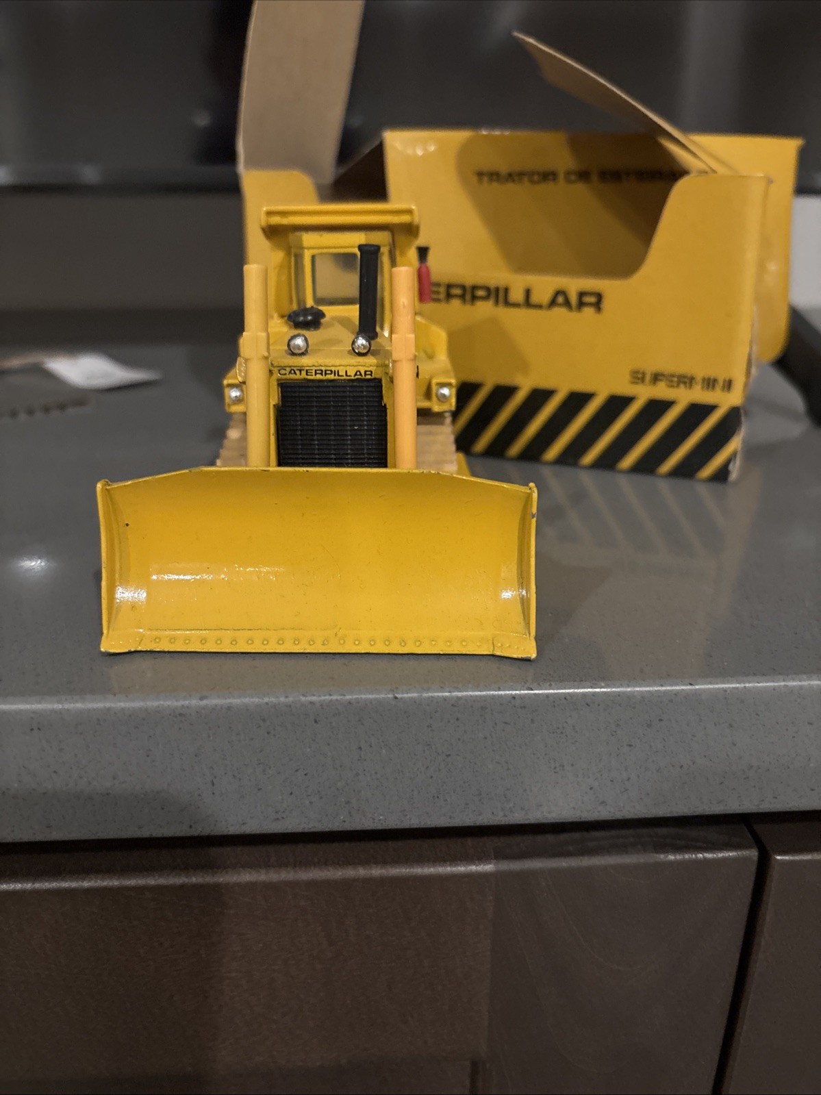 CAT D8L ARPA Bulldozer Diecast Construction Vehicle 1/50