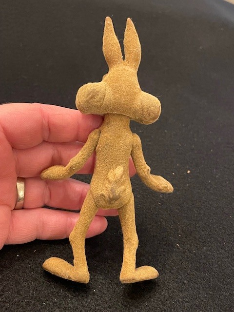 6&Prime; Wile E Coyote 1968 Flocked Poseable Action Figure (Perfect condition)