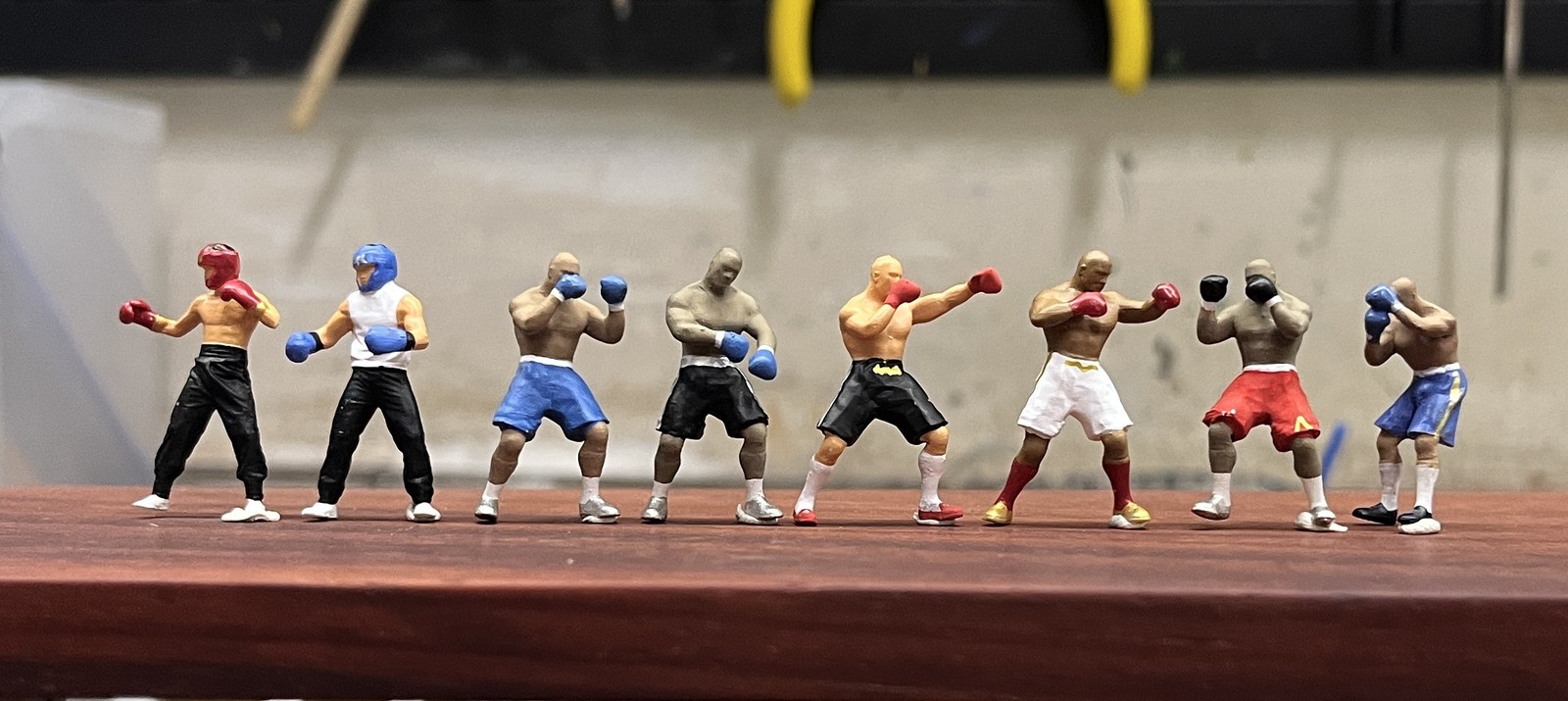1:64/87/43 Diorama CarGarage Boxer Character Model Set Fighting Figure Dollhouse