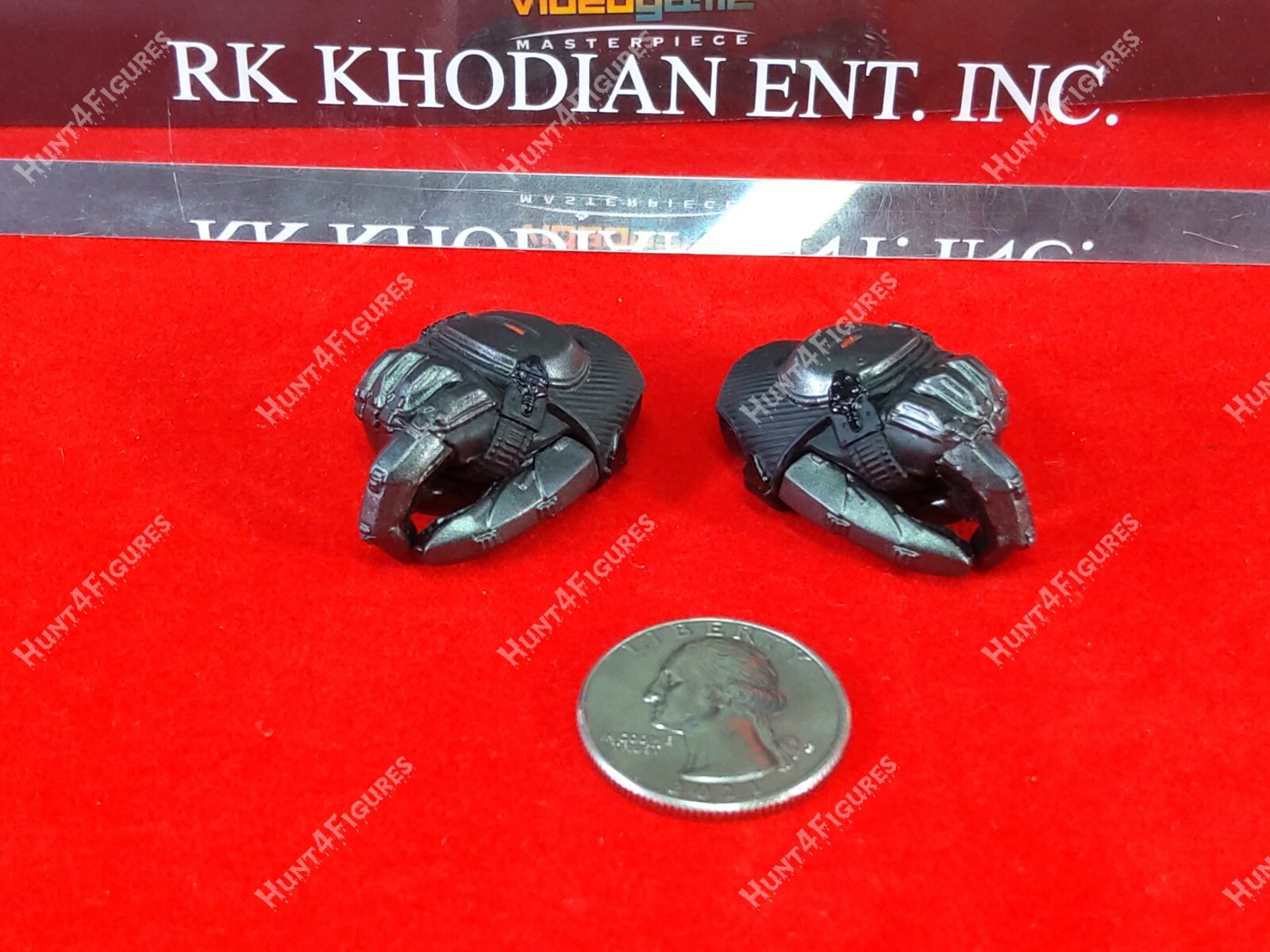 Hot Toys VGM39 Batman Beyond Arkham Knight 1/6 action figure&rsquo;s 2 trigger hands