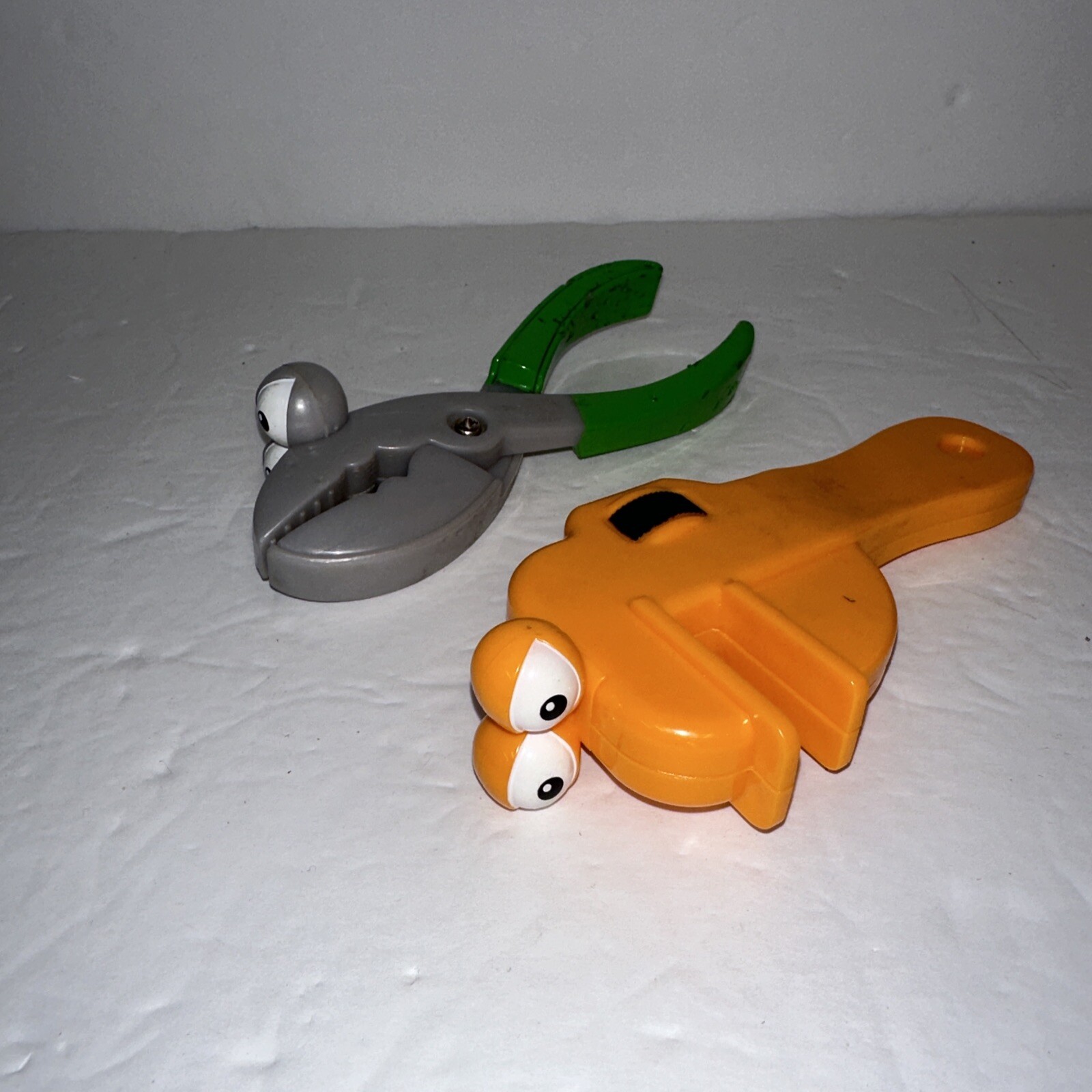 2007 Disney Handy Manny 5” Rusty The Wrench Pilers lot Toolbox Replacement Tools