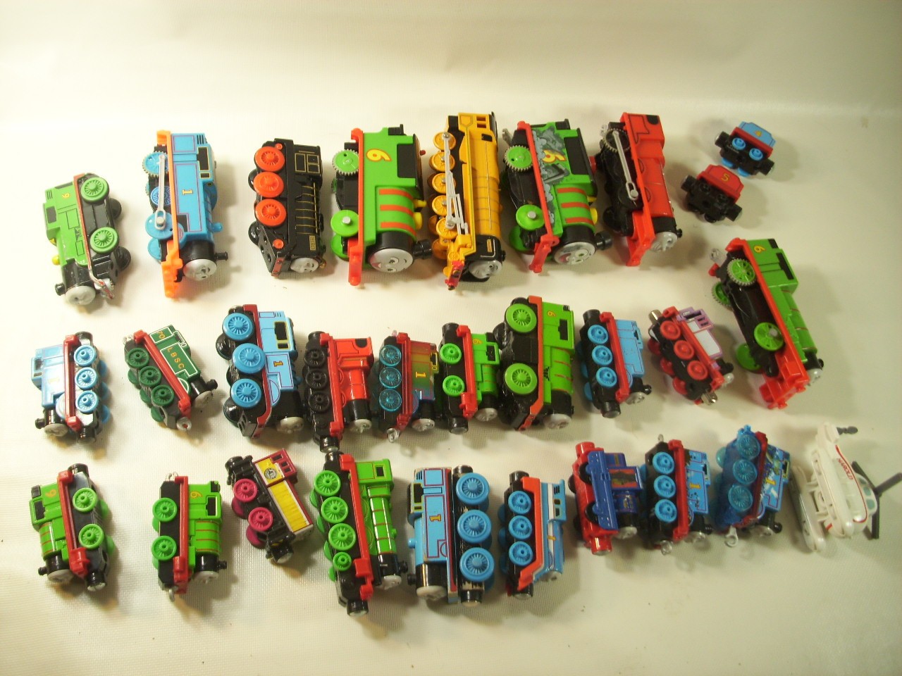 Thomas the tank train & Friends plastic die cast trackmaster 29 pc toy lot