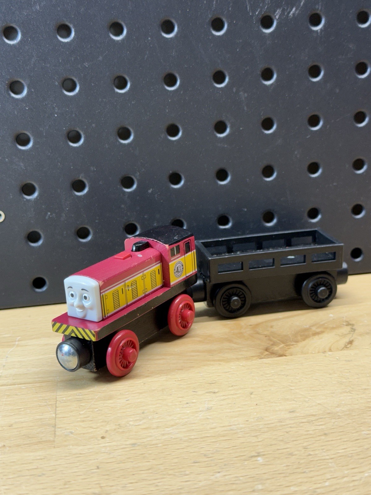 Thomas & Friends Wooden Railway Train Engine Dart & Cargo Car Lot