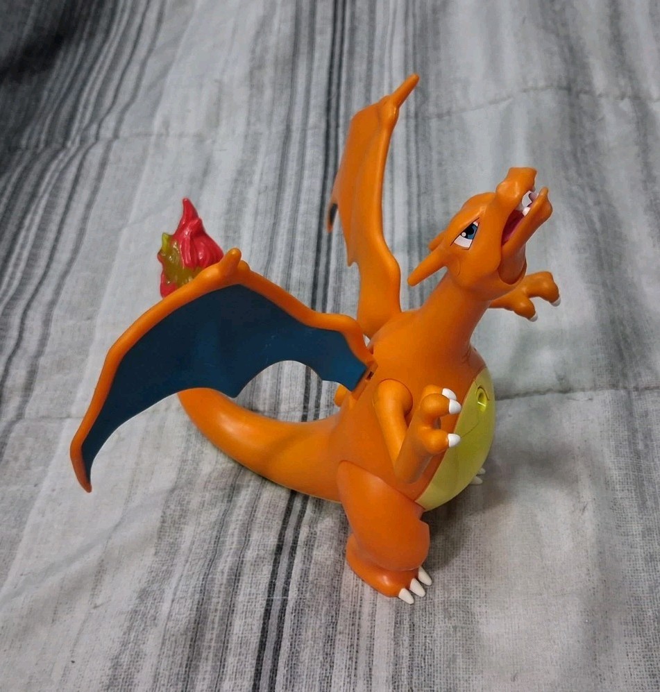2021 Pokémon Flame & Flight Charizard Deluxe Tested Works Smoke-Free Clean