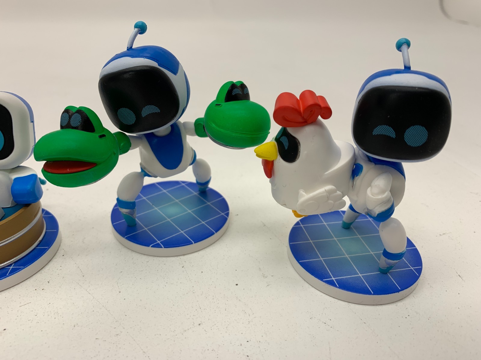 ASTRO BOT MYSTERY VINYL FIGURE SET OF 5 WITH CHASE FIGURE