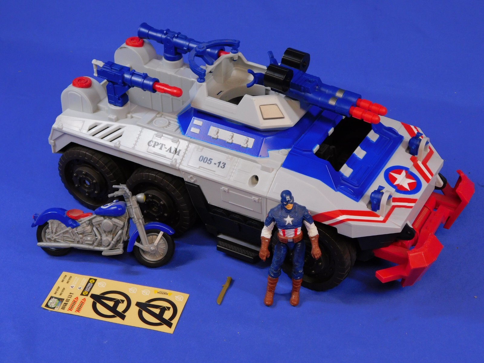 MARVEL STUDIOS CAPTAIN AMERICA FIRST AVENGER STRIKEFIRE TRANSPORT COMPLETE 2011