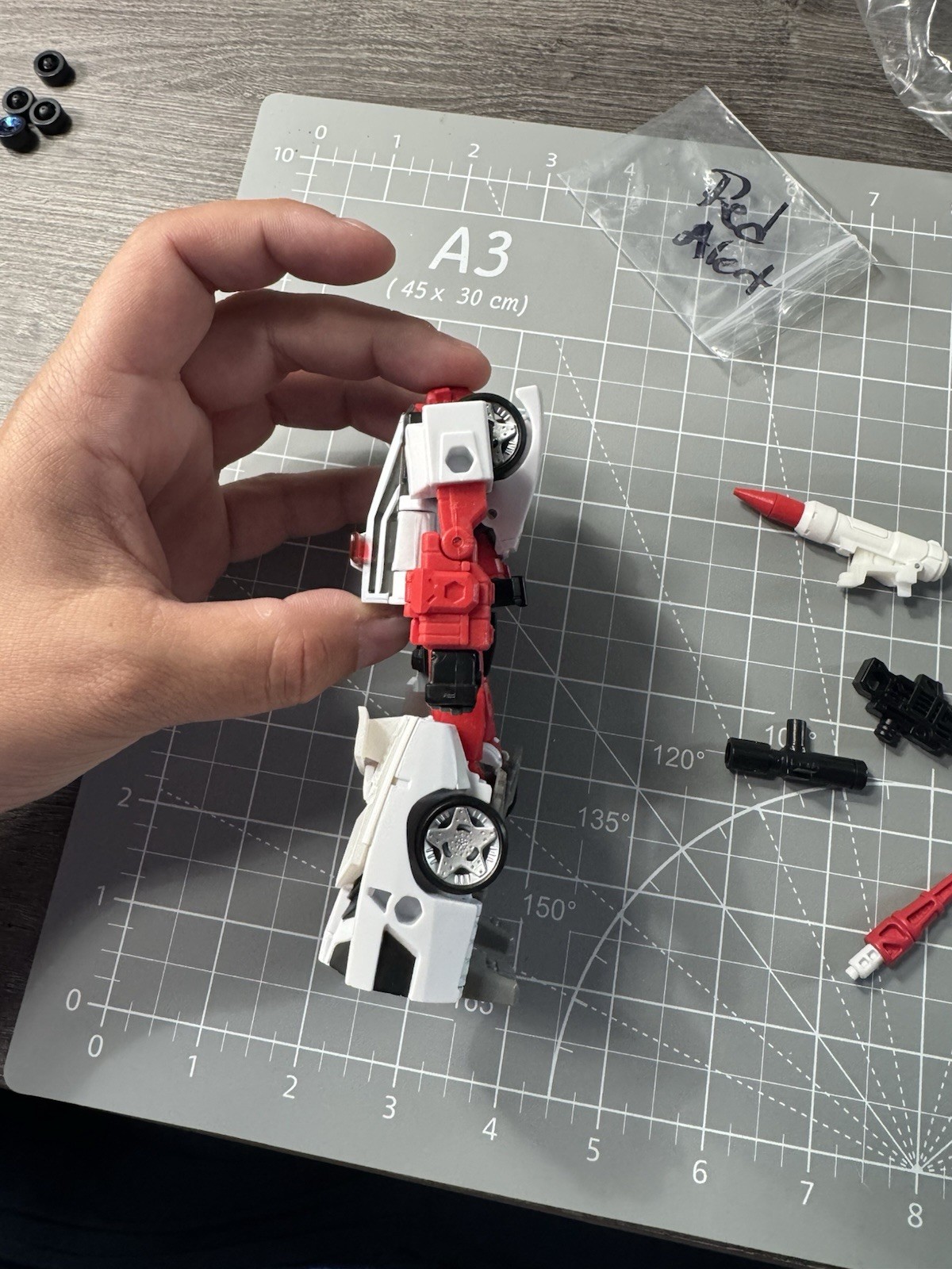 Transformers Kingdom Red Alert WFC Trilogy Deluxe Class Generations