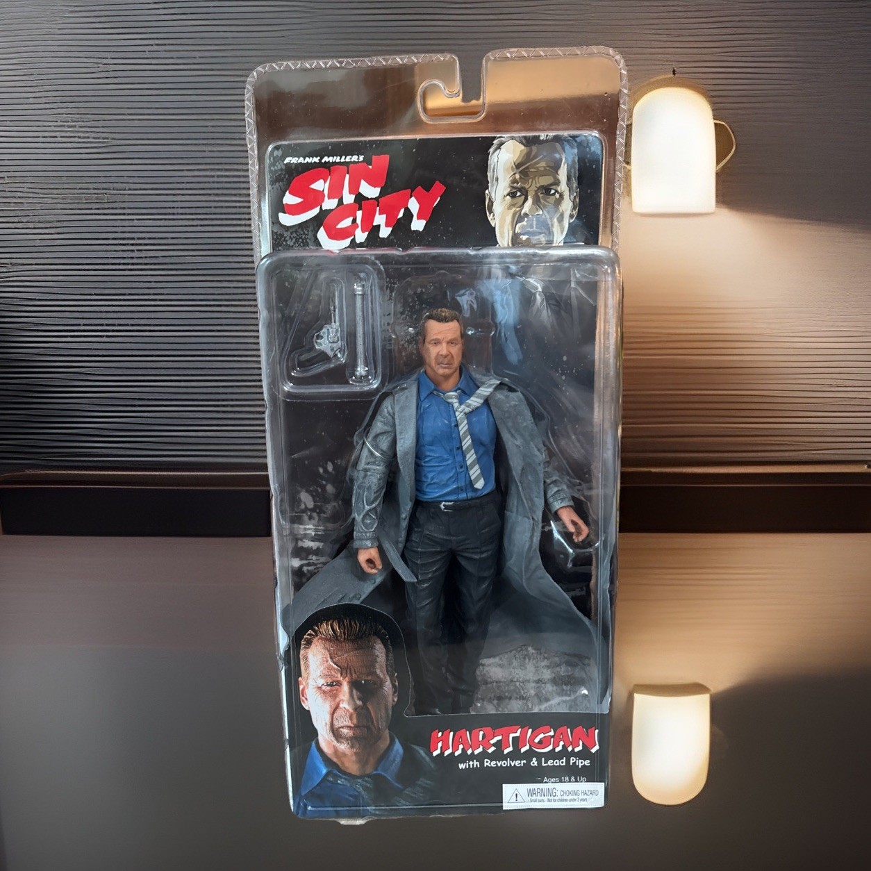 NECA Sin City Hartigan Series 1 Action Figure Sealed Bruce Willis Reel Toys New!