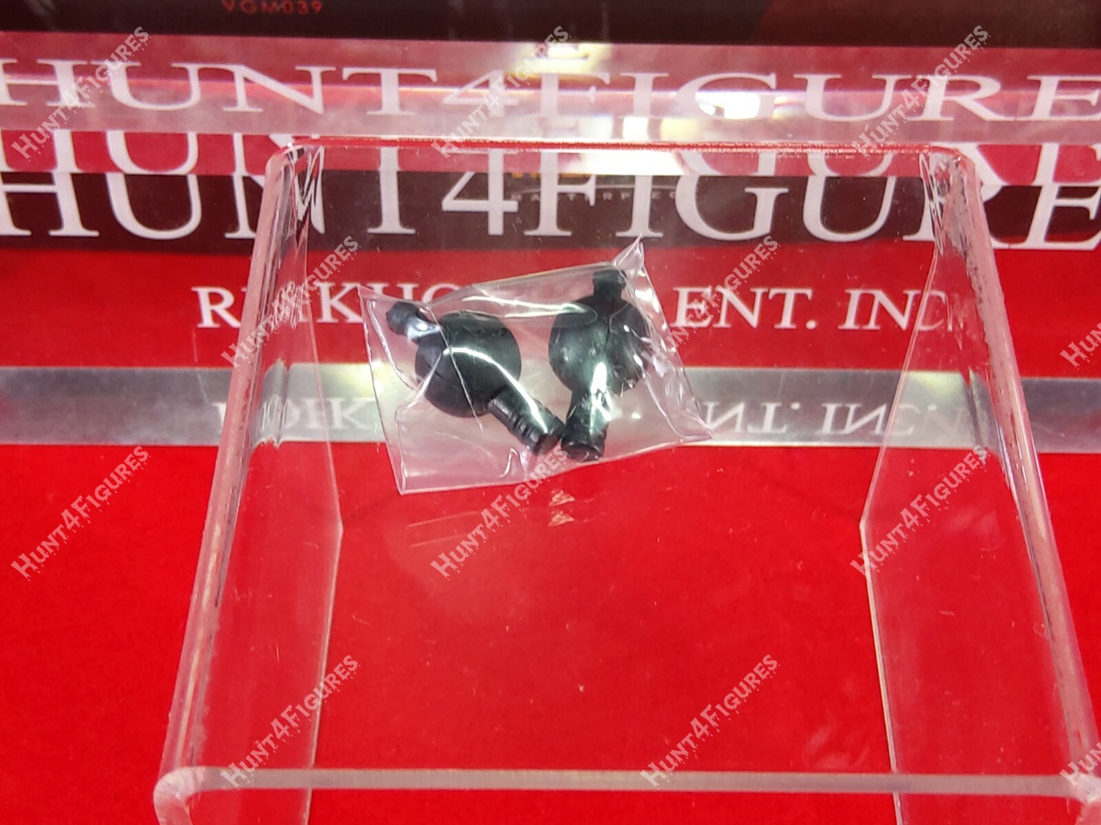 Hot Toys VGM39 DC Batman Beyond Arkham Knight 1/6 action figure&rsquo;s wrist pegs