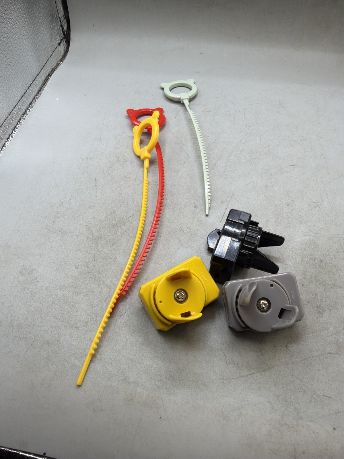 Original Hasbro Beyblade Handheld Launcher Lot Of 3 Gray,black Yelow