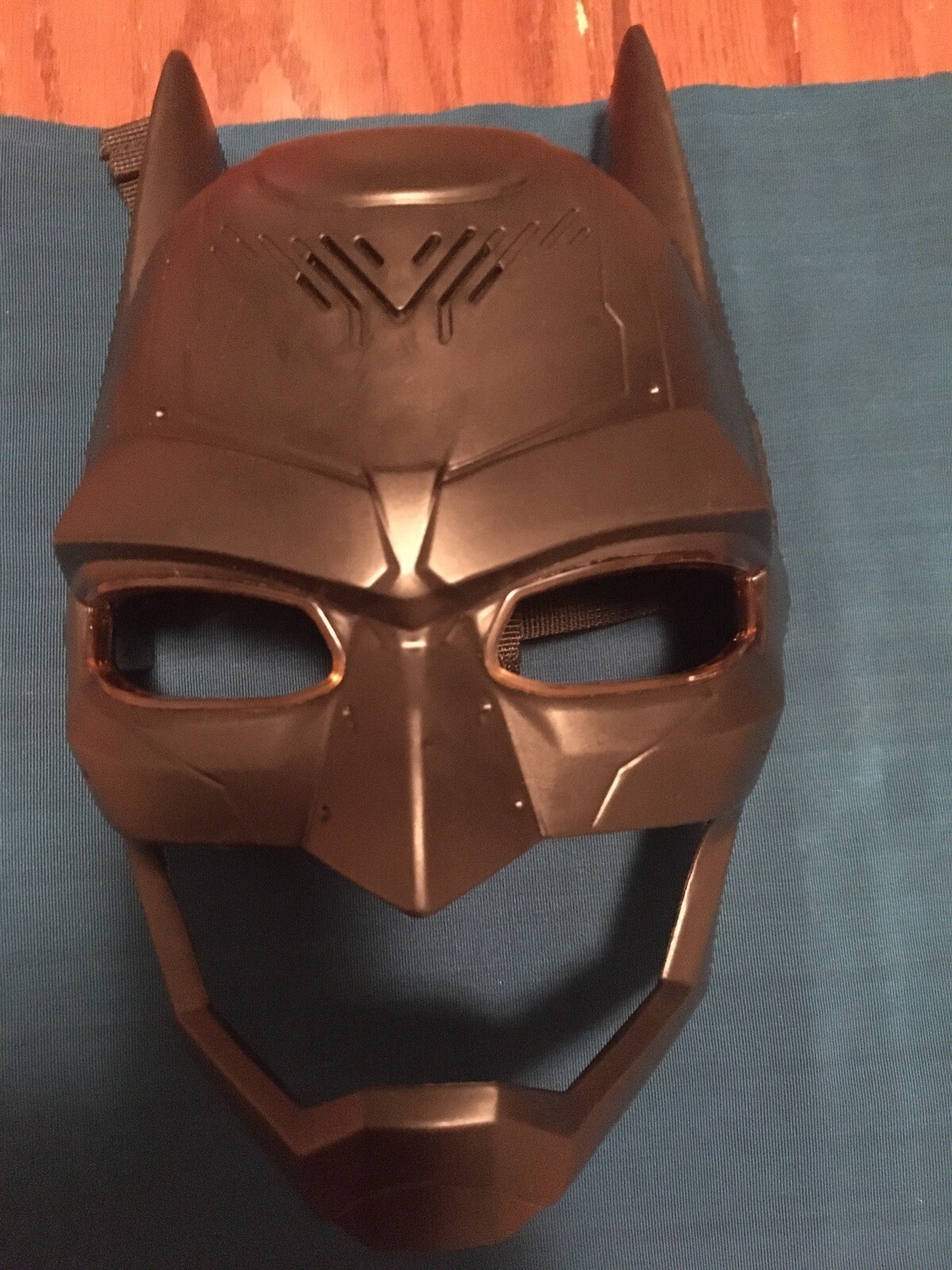 DC Batman Voice Changing Mask with Over 15 Phrases And Light Up Cosplay Costume