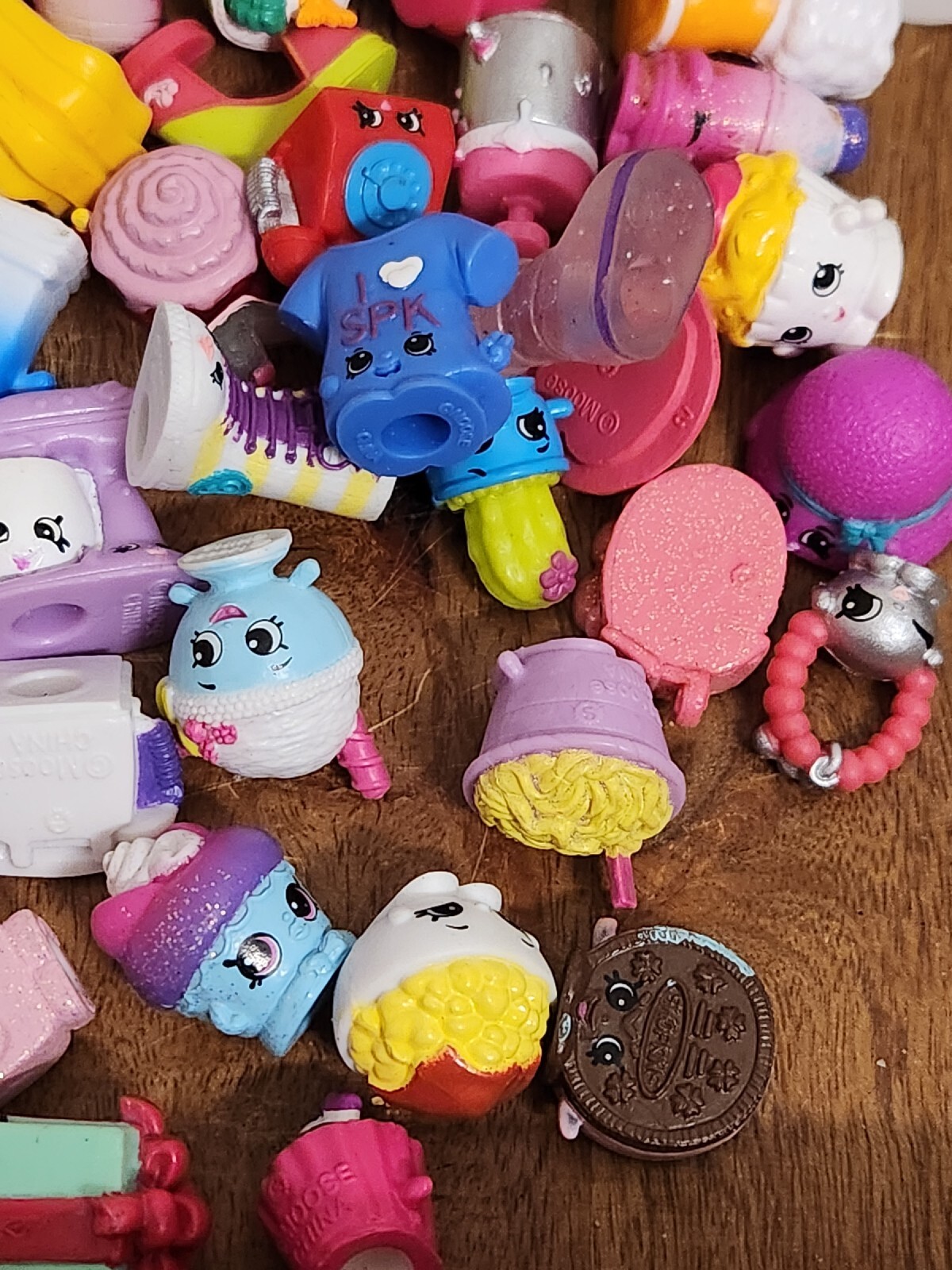 HUGE 200+ SHOPKINS Bubble Gum Machine, 2 Sweet Treat Delux Trucks, CC Queen +++