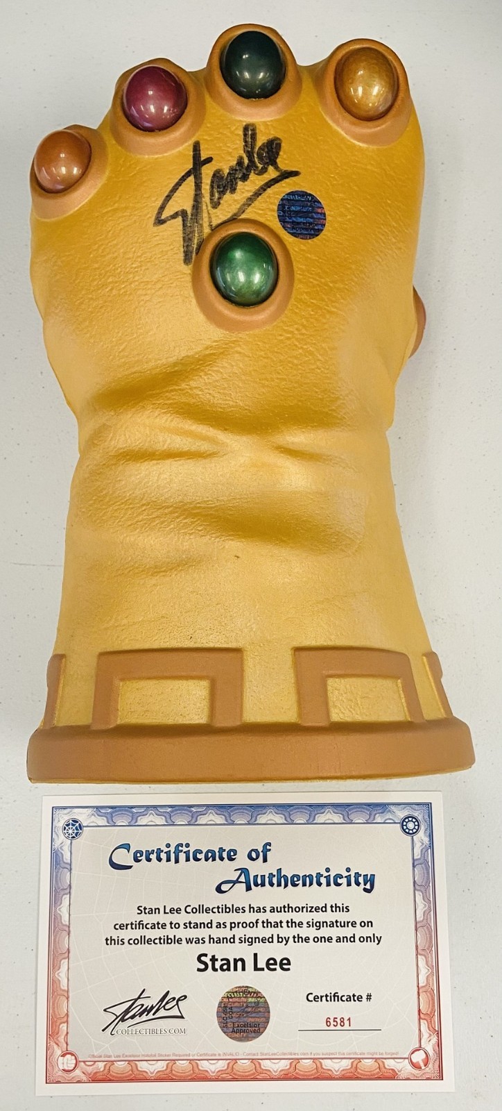 2014 SDCC Hasbro Infinity Gauntlet w/Lights & Action Figures Set Signed Stan Lee