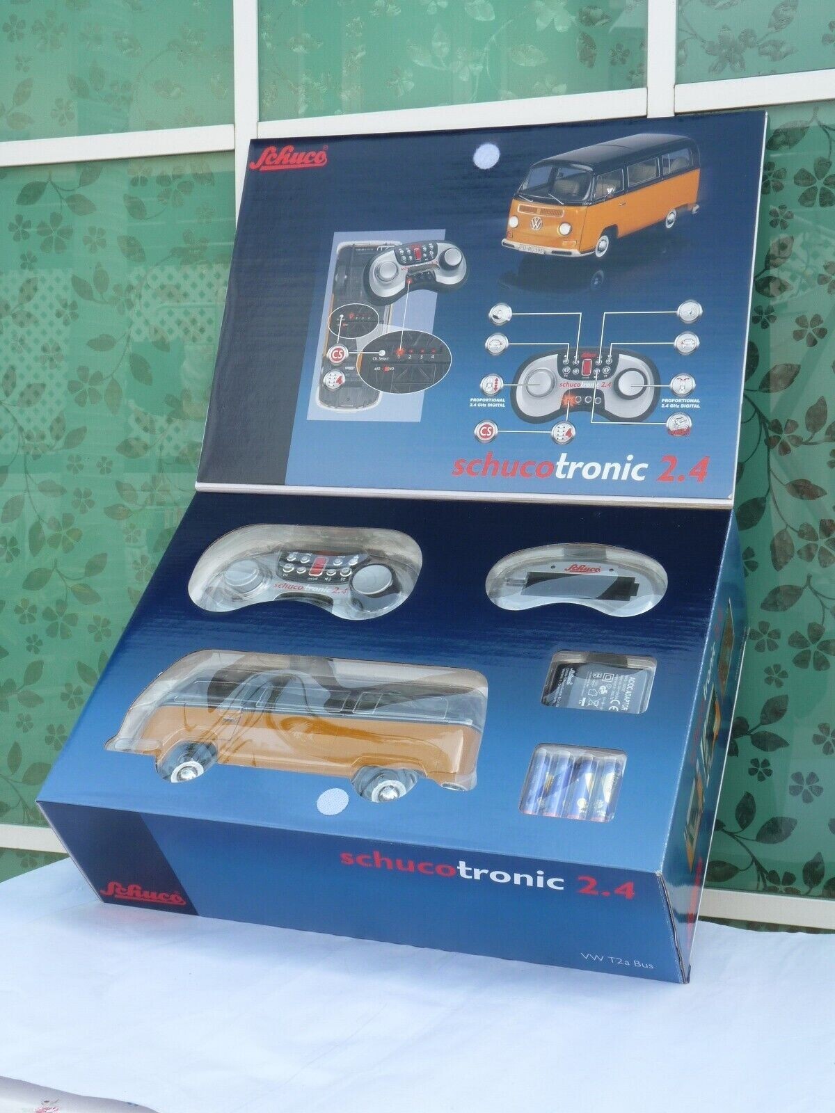 New Schuco Schucotronic 1:18 VW T2a Van 2.4G RC us
