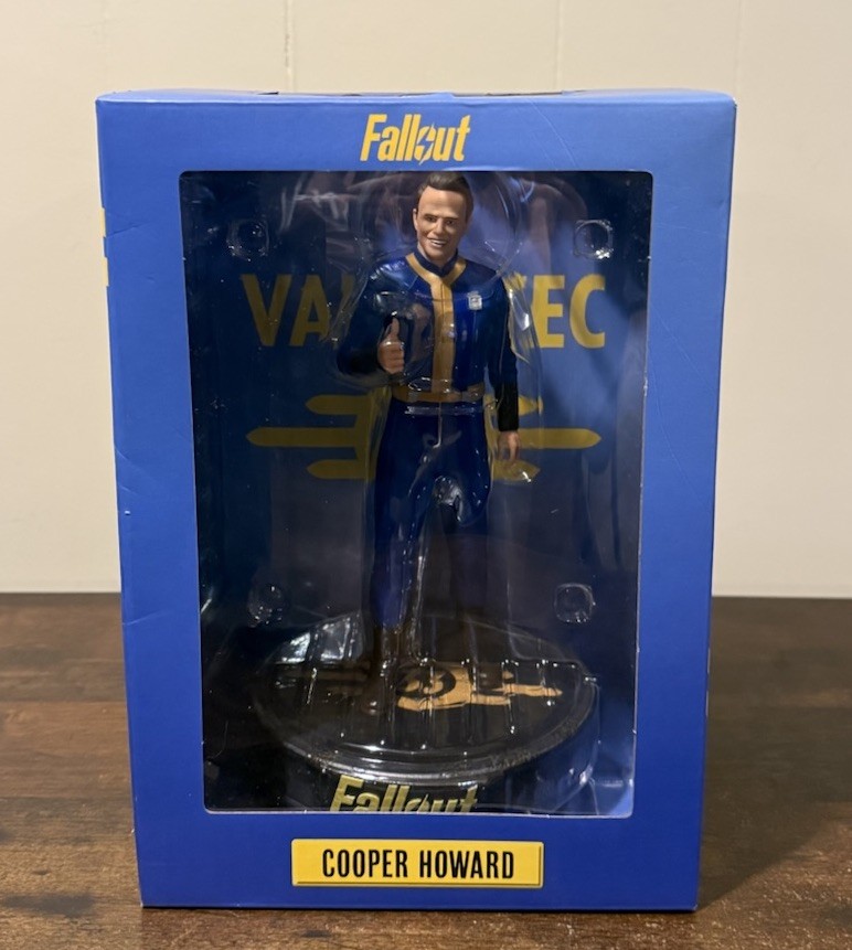Dark Horse Comics Fallout (TV Series) Cooper Howard Vault-Tec Suit 8&Prime; New Sealed