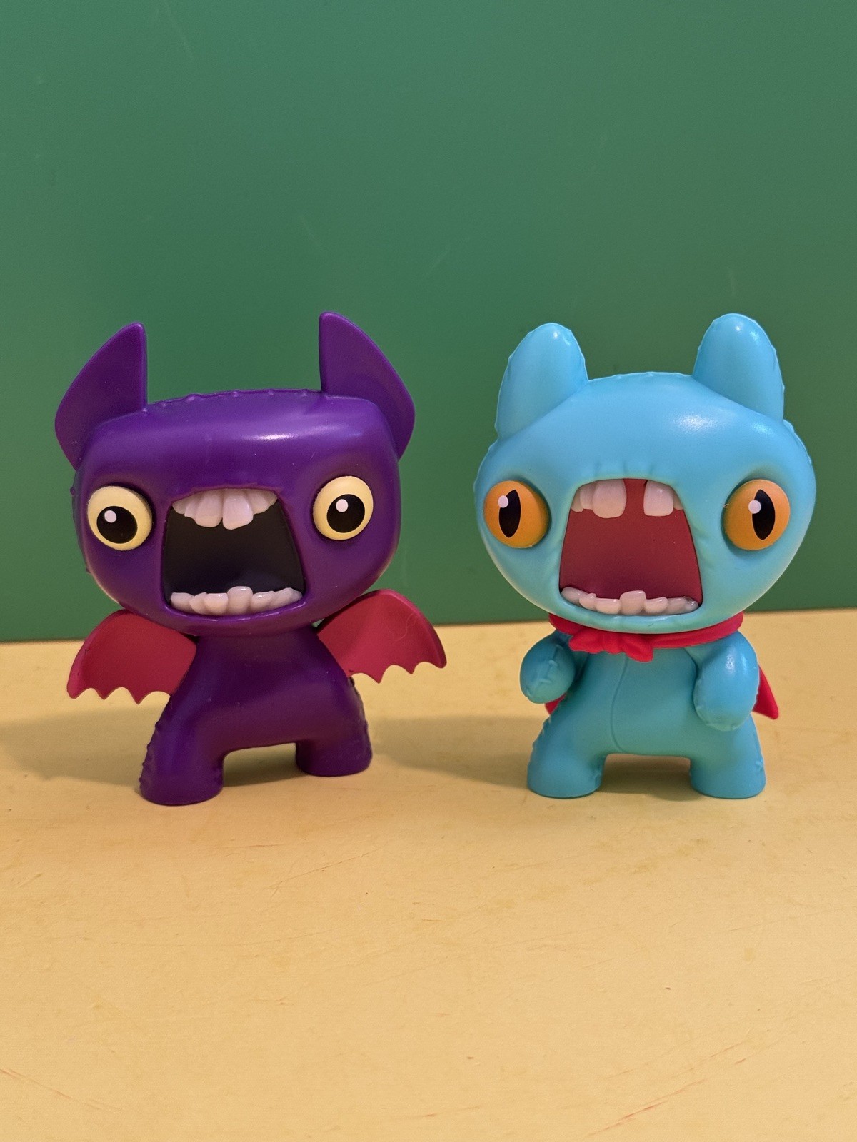 Set of 2 Spin Master 3” Vinyl Mini Figures Gap Toothed & Wings Teeth