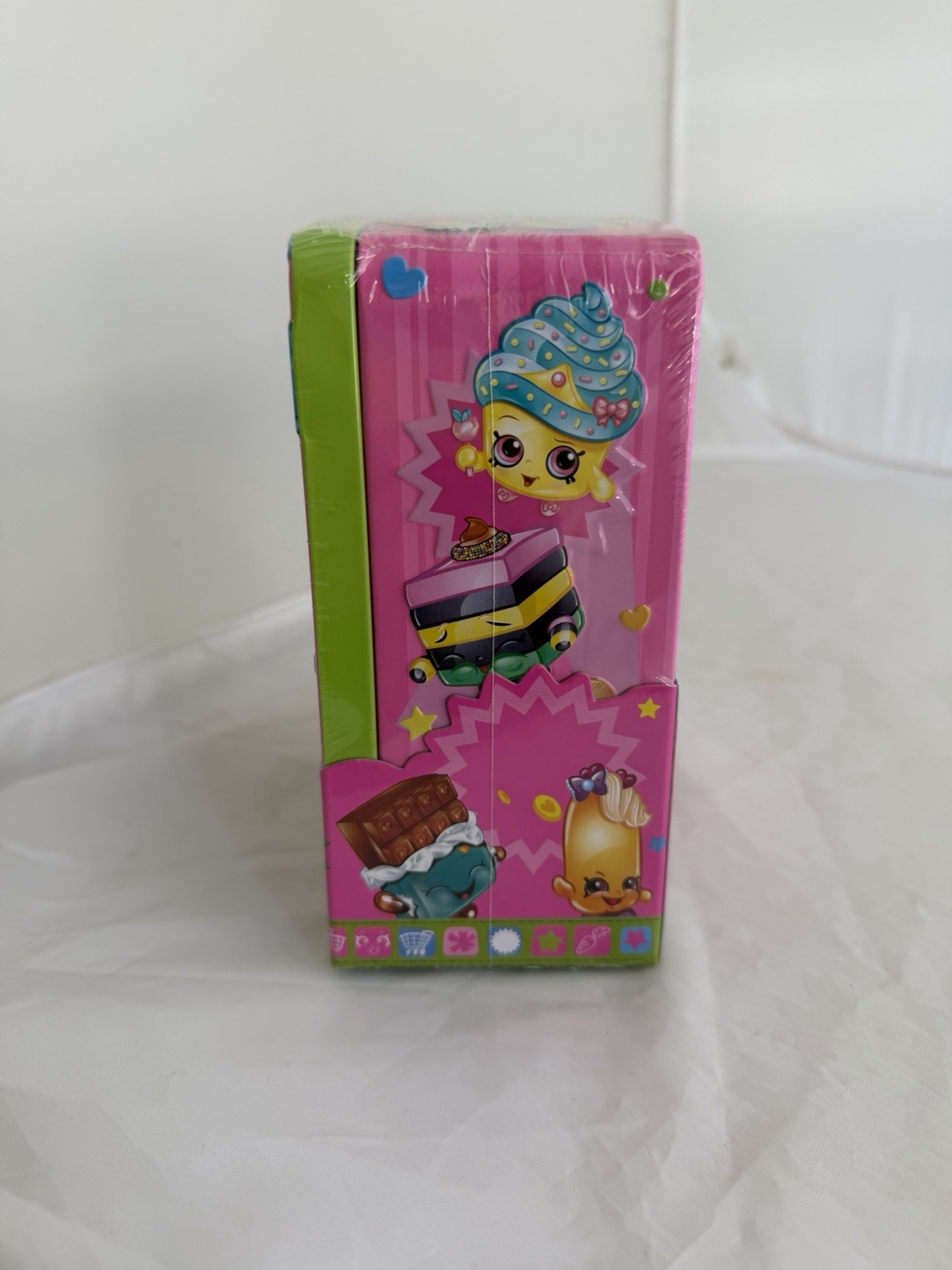 Shopkins Vending Machine Storage Tin with 2 Exclusive Shopkins Inside New Sealed