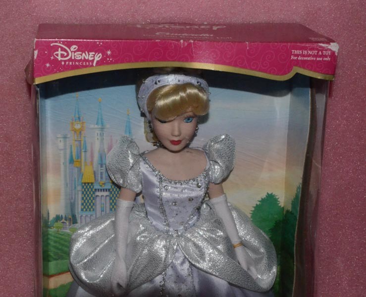 CINDERELLA Porcelain Brass Key Keepsake 16&Prime; Doll White Wedding Dress.