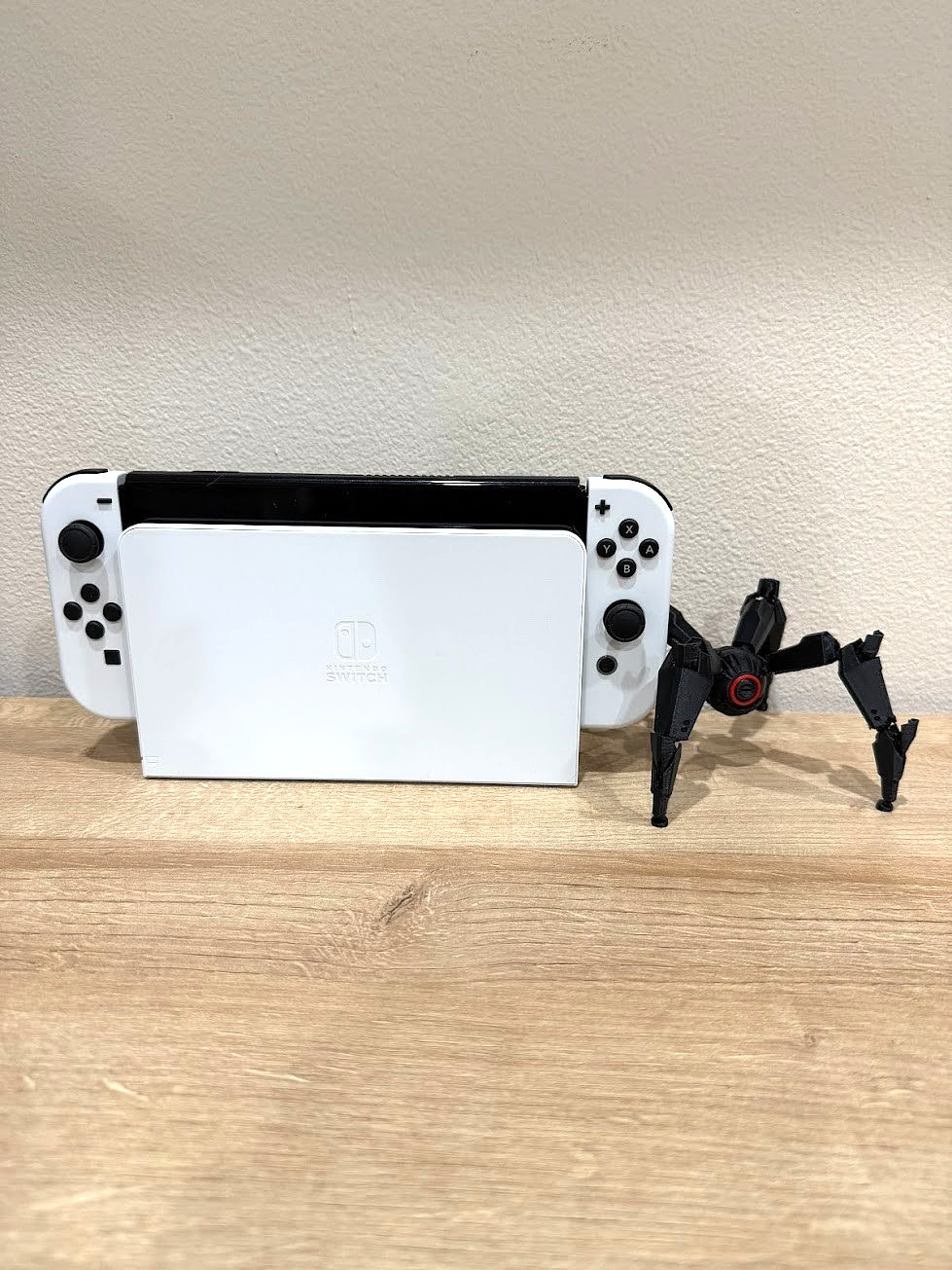 Leaper Arc Raiders Figurine Display