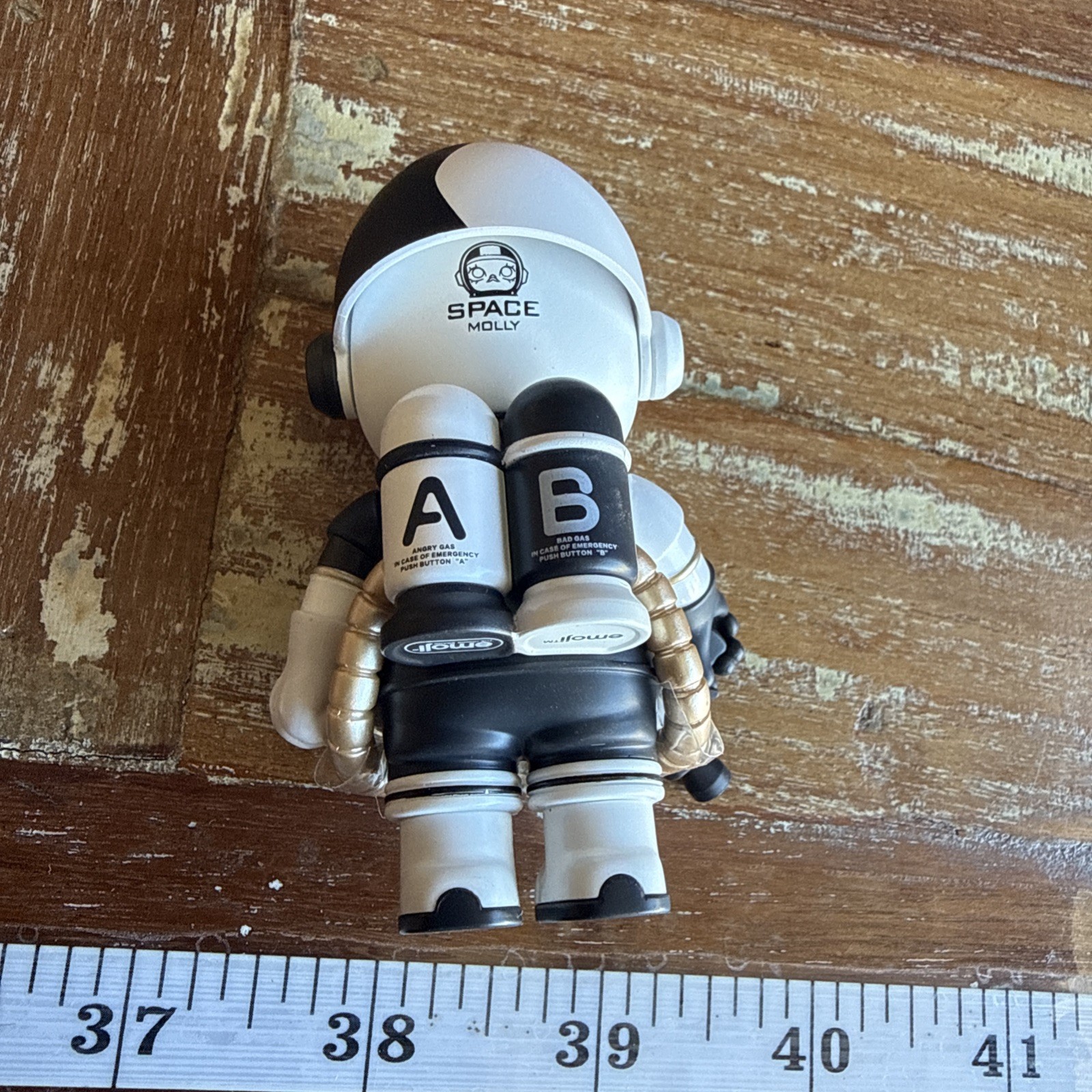 Cow On me – * MEGA SPACE MOLLY 100% × emoji™ Series Blind box Figure