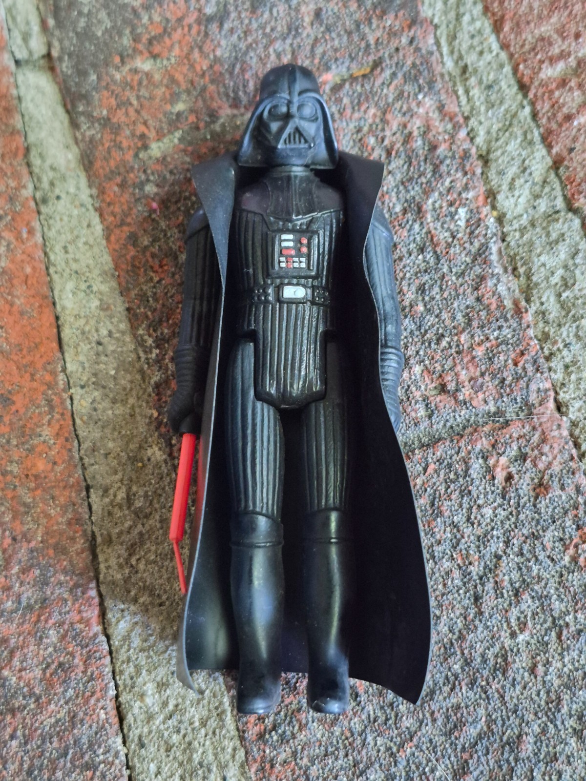1977 Star Wars Darth Vader Complete w/ Original Thin Tip Lightsaber & Cape