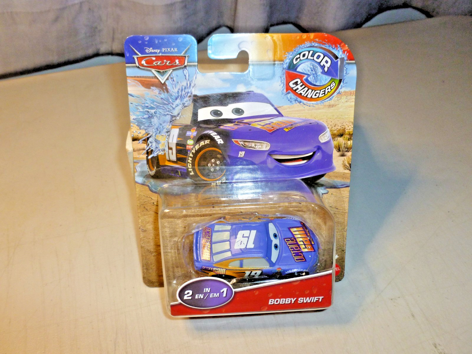 DISNEY PIXAR CARS COLORCHANGERS 2IN1 BOBBY SWIFT OCTANE CAIN DIECAST VEHICLE NEW