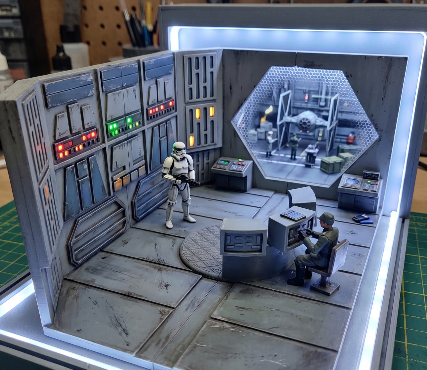 Star Wars Retro Death Star Detention Block – 3:75&Prime; (1:18 Scale) Diorama Display